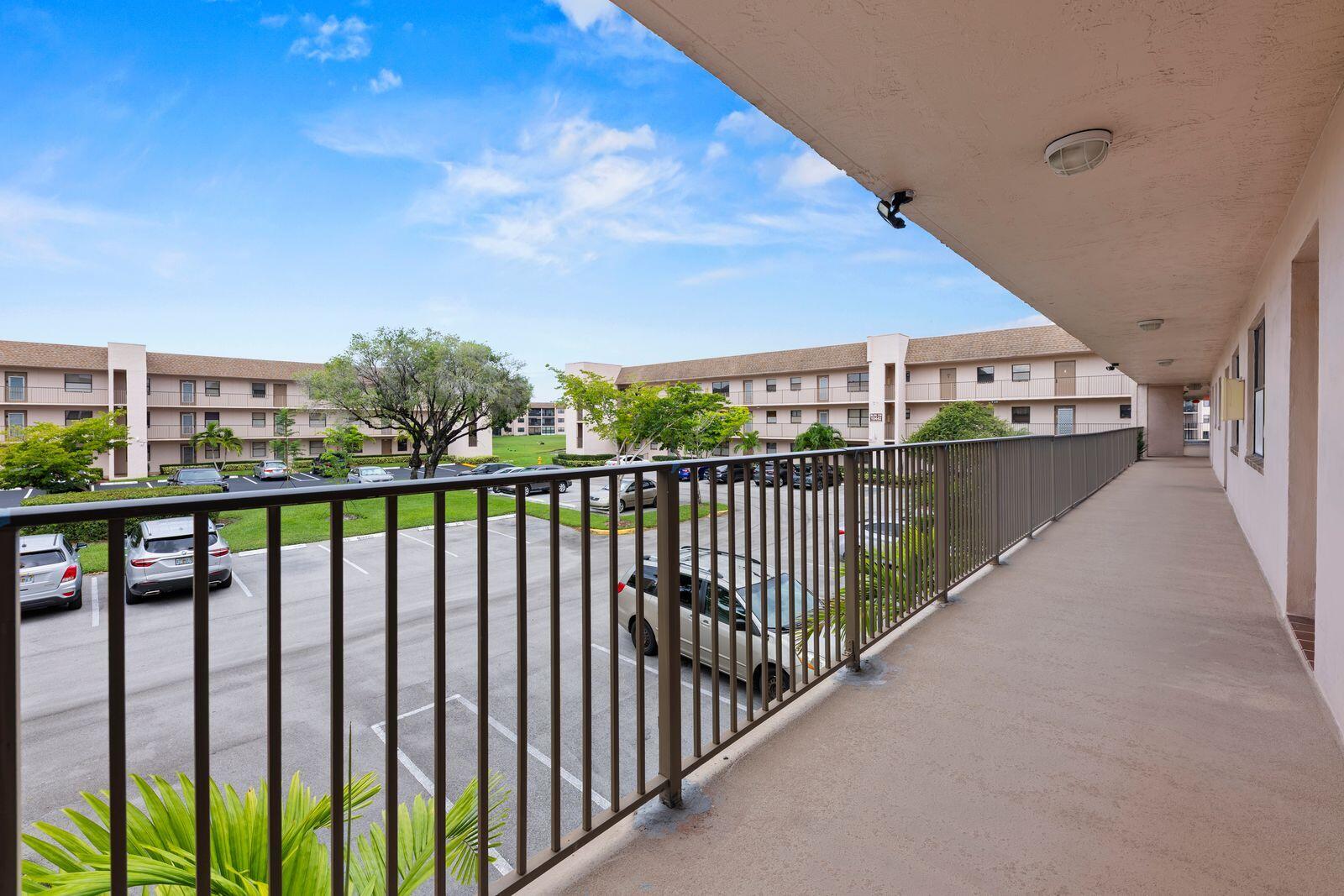 10442 Sunrise Lakes Boulevard 212 Property Photo 4