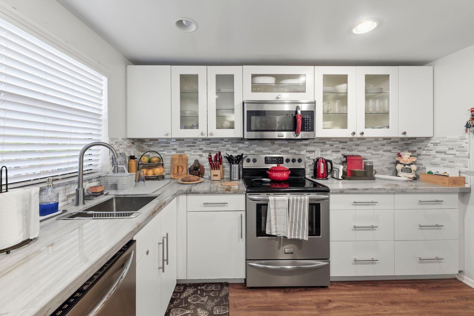 10442 Sunrise Lakes Boulevard 212 Property Photo 6