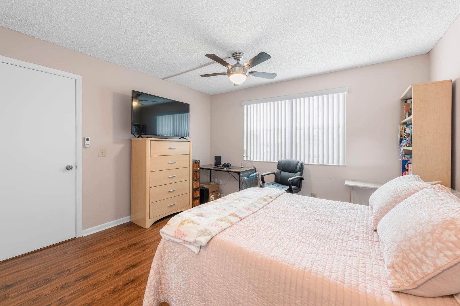 10442 Sunrise Lakes Boulevard 212 Property Photo 12