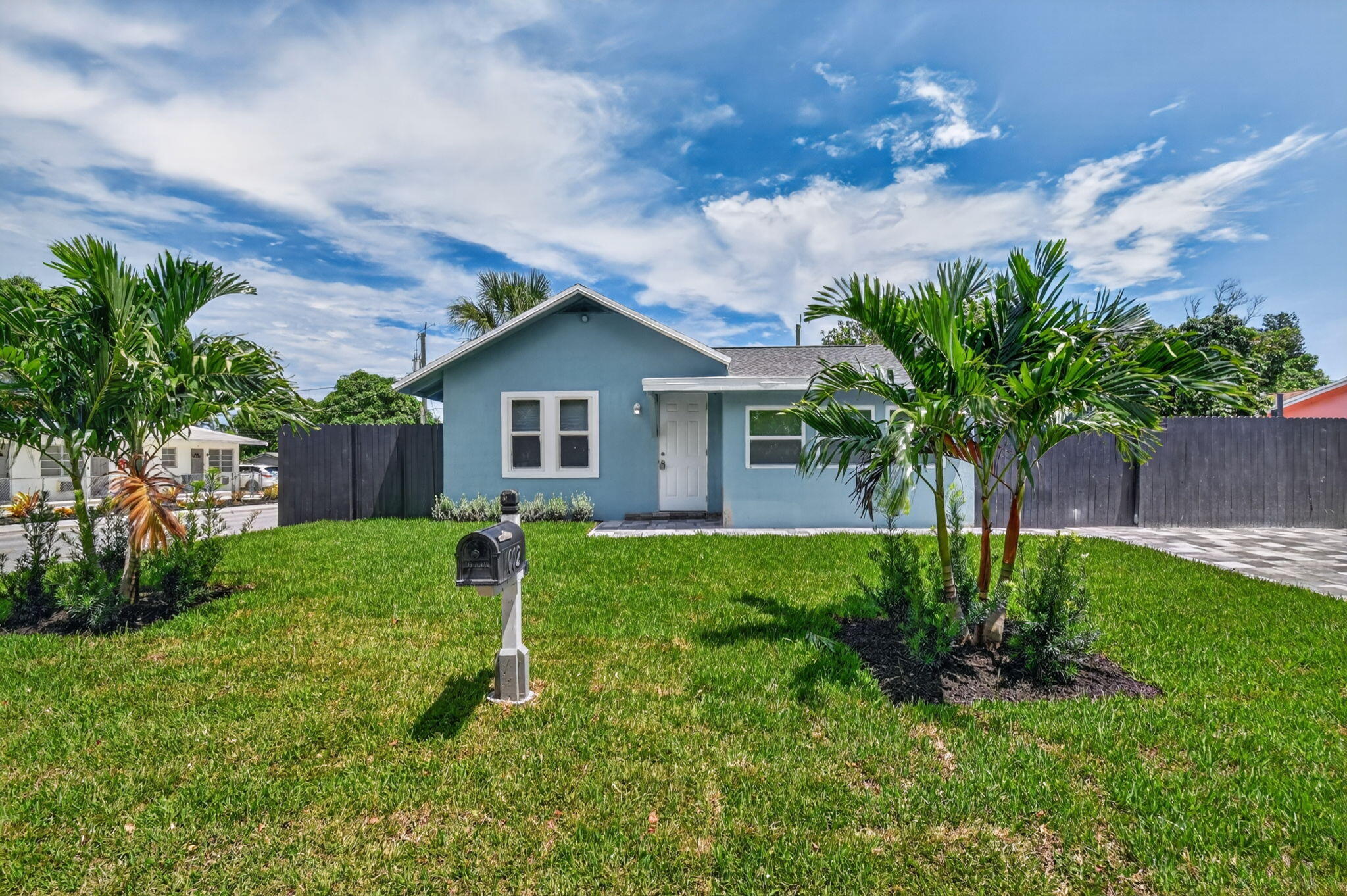 1002 S B Street Property Photo 1