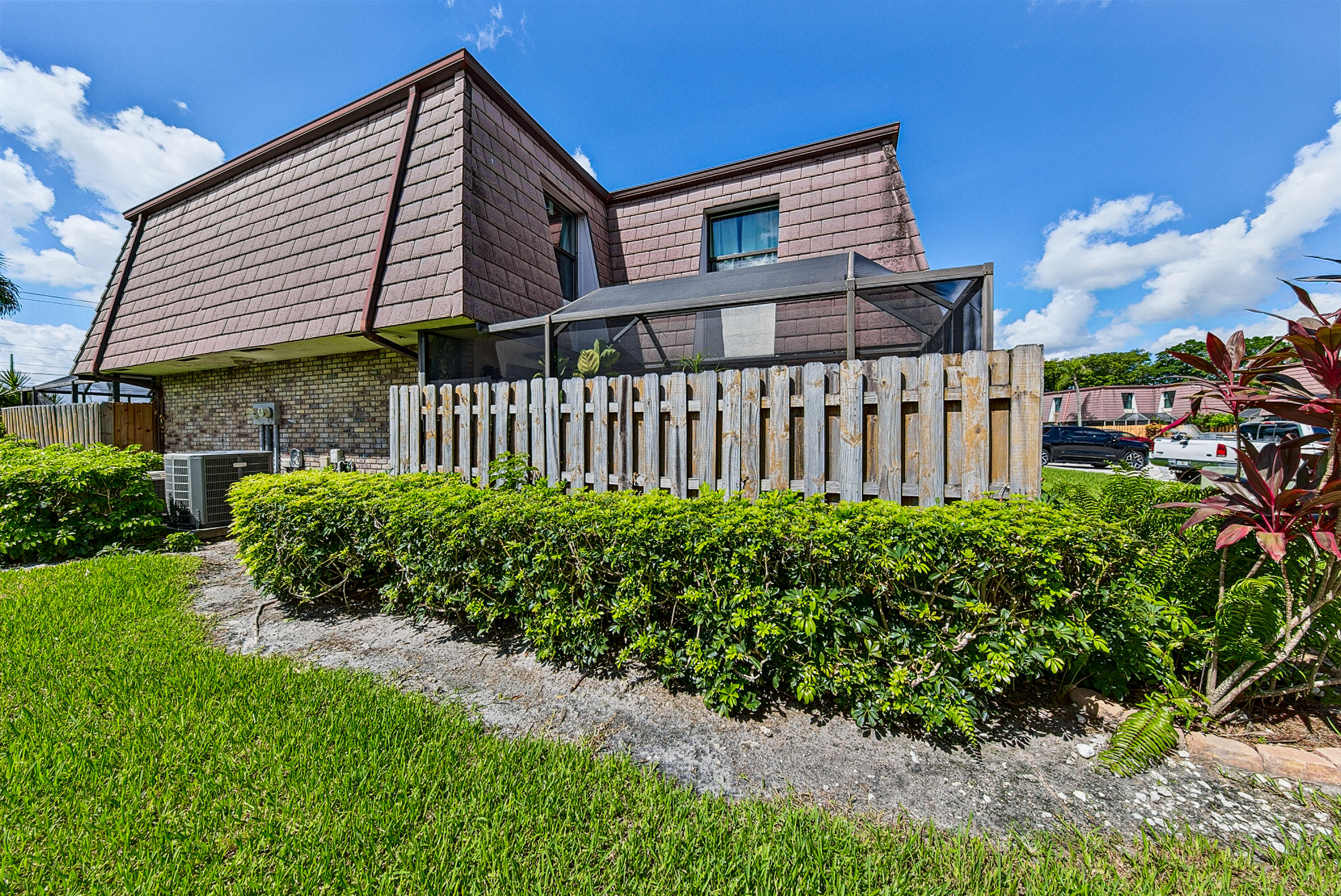 7693 Courtyard Run W Property Photo 1