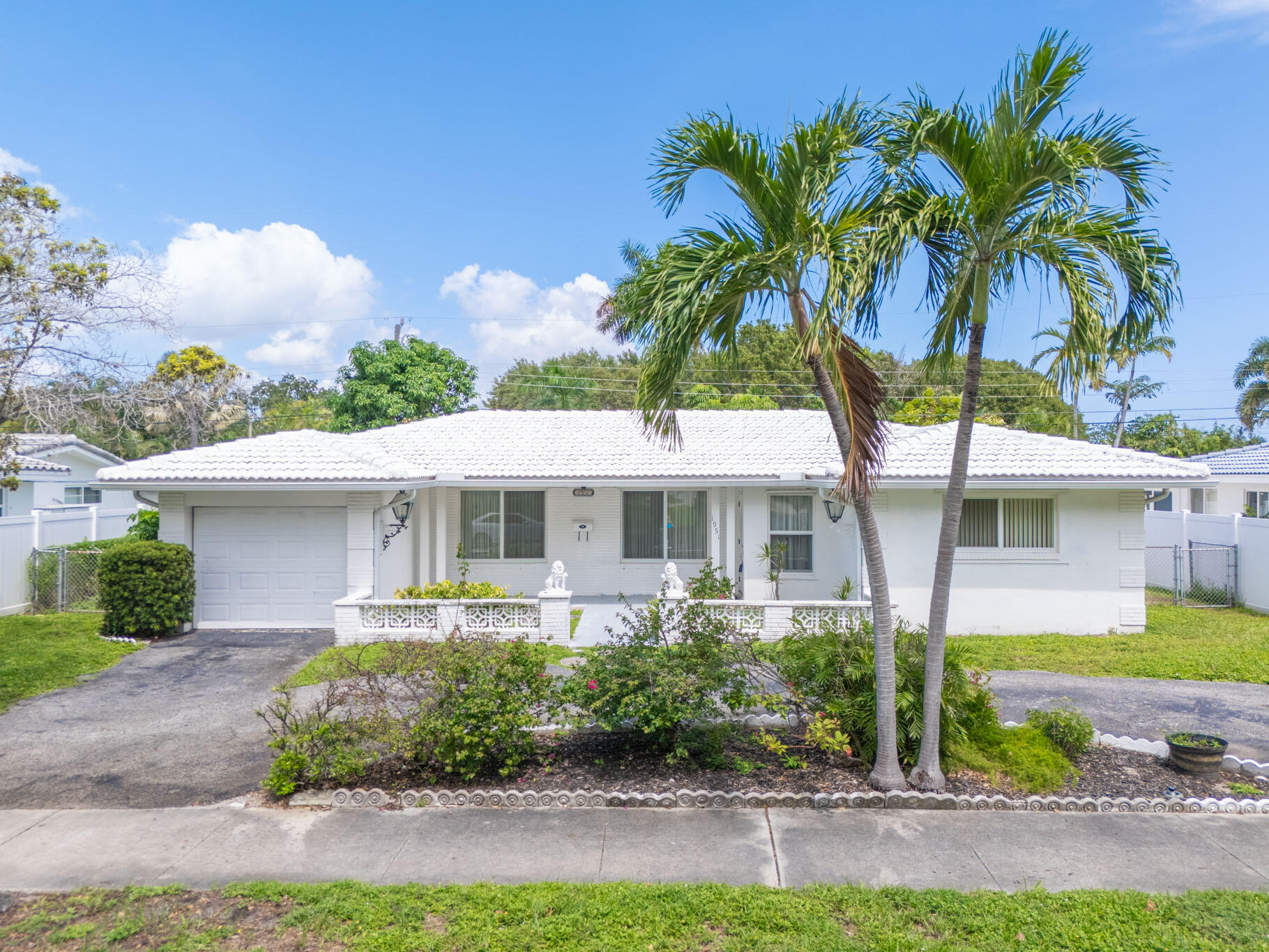 1951 Ne 59th Place Property Photo 1