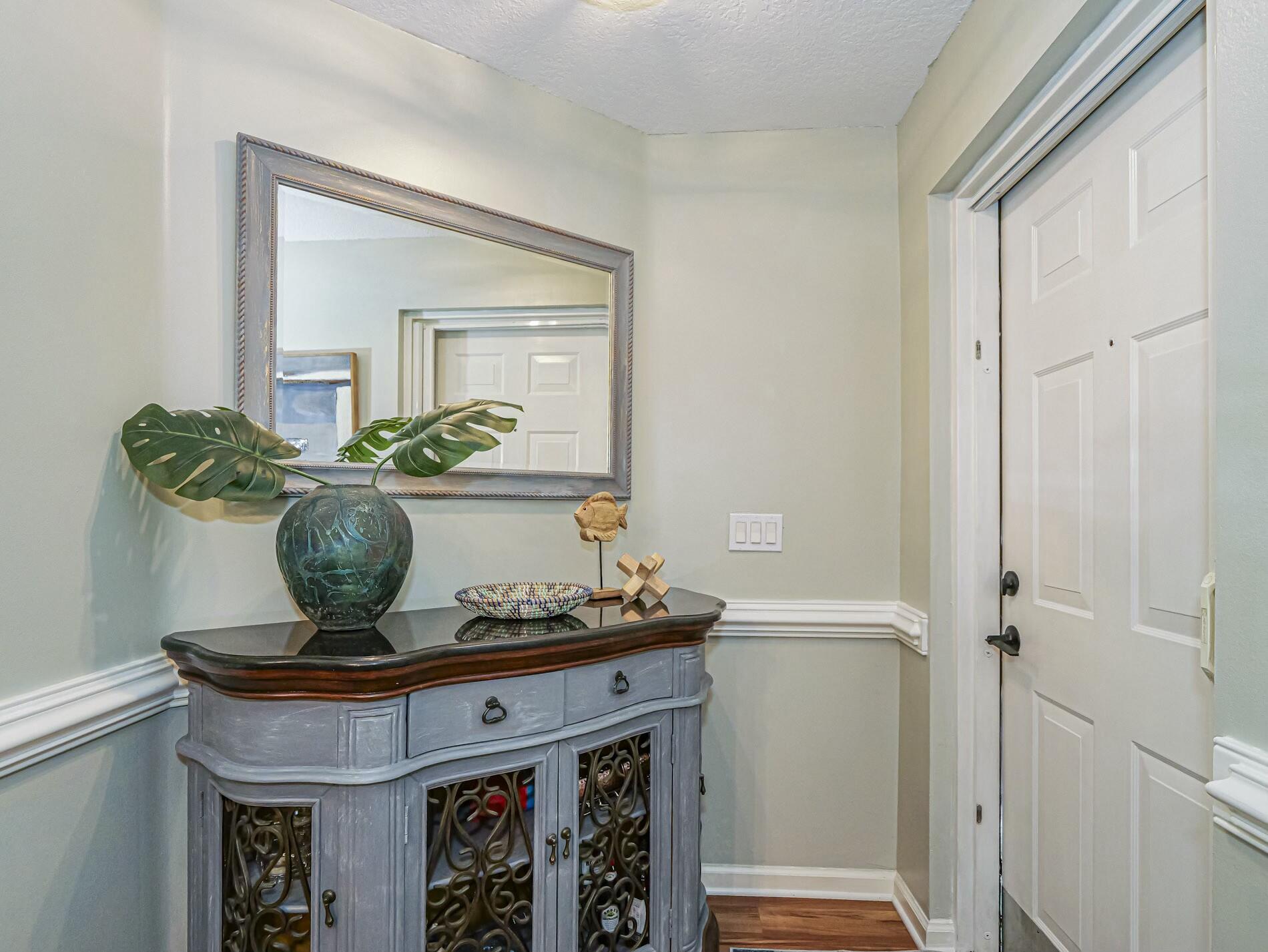536 7th Square 103 Property Photo 6
