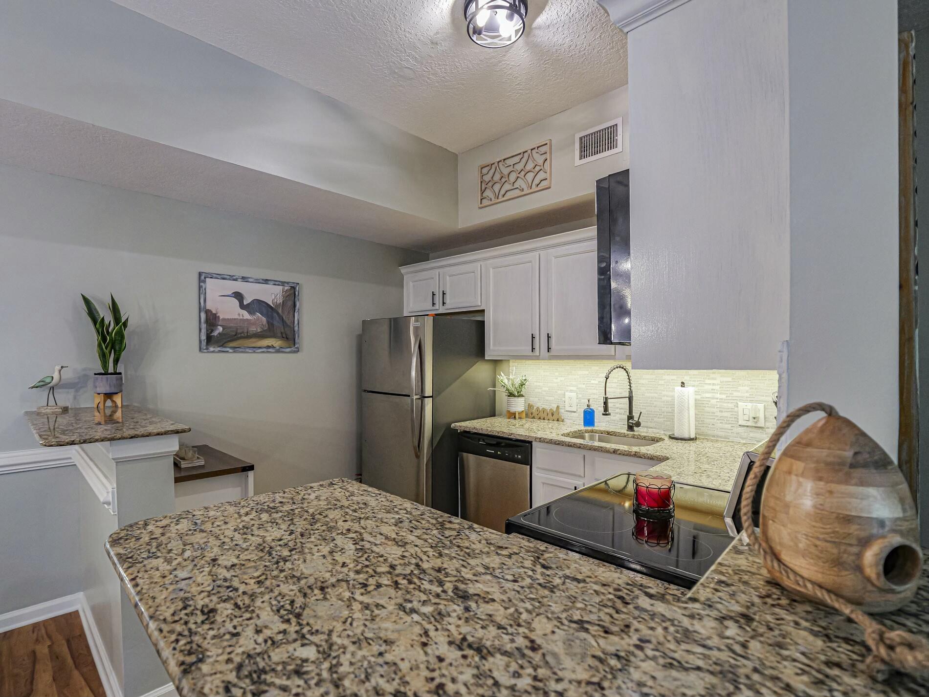 536 7th Square 103 Property Photo 15
