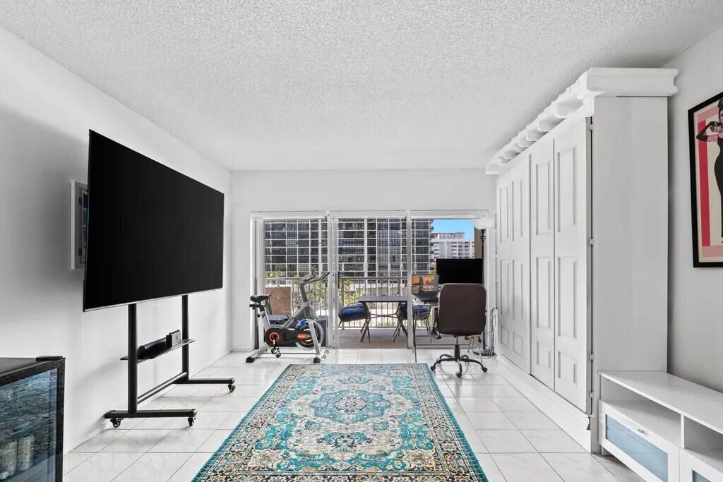 1985 S Ocean Drive 3a Property Photo 6