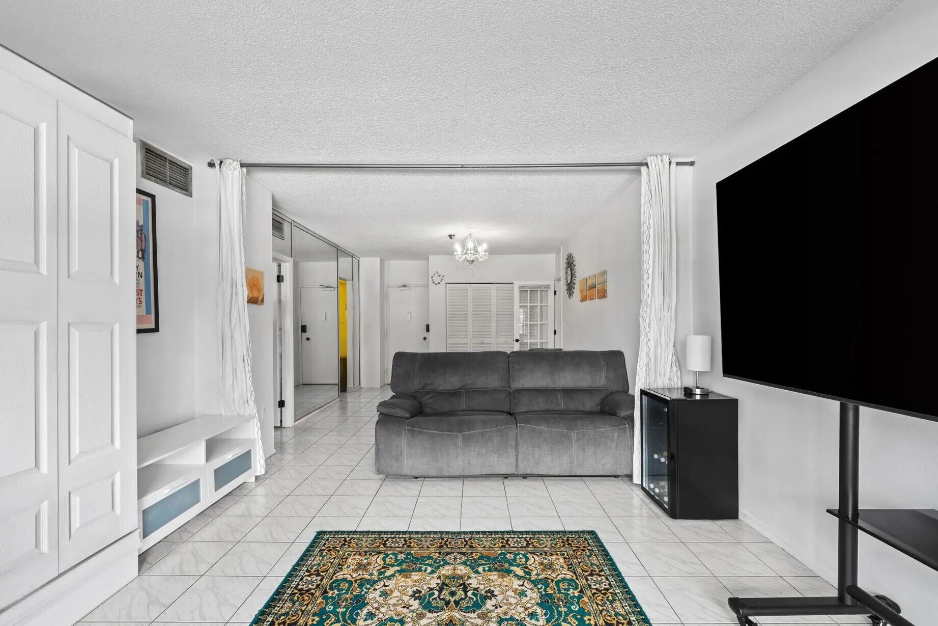 1985 S Ocean Drive 3a Property Photo 10