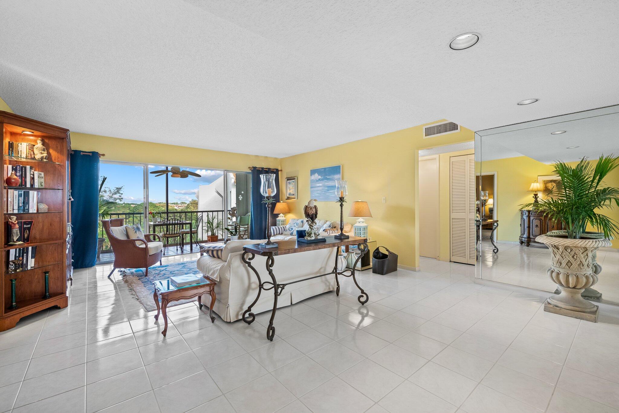 3930 Inverrary Boulevard 608-d Property Photo 4