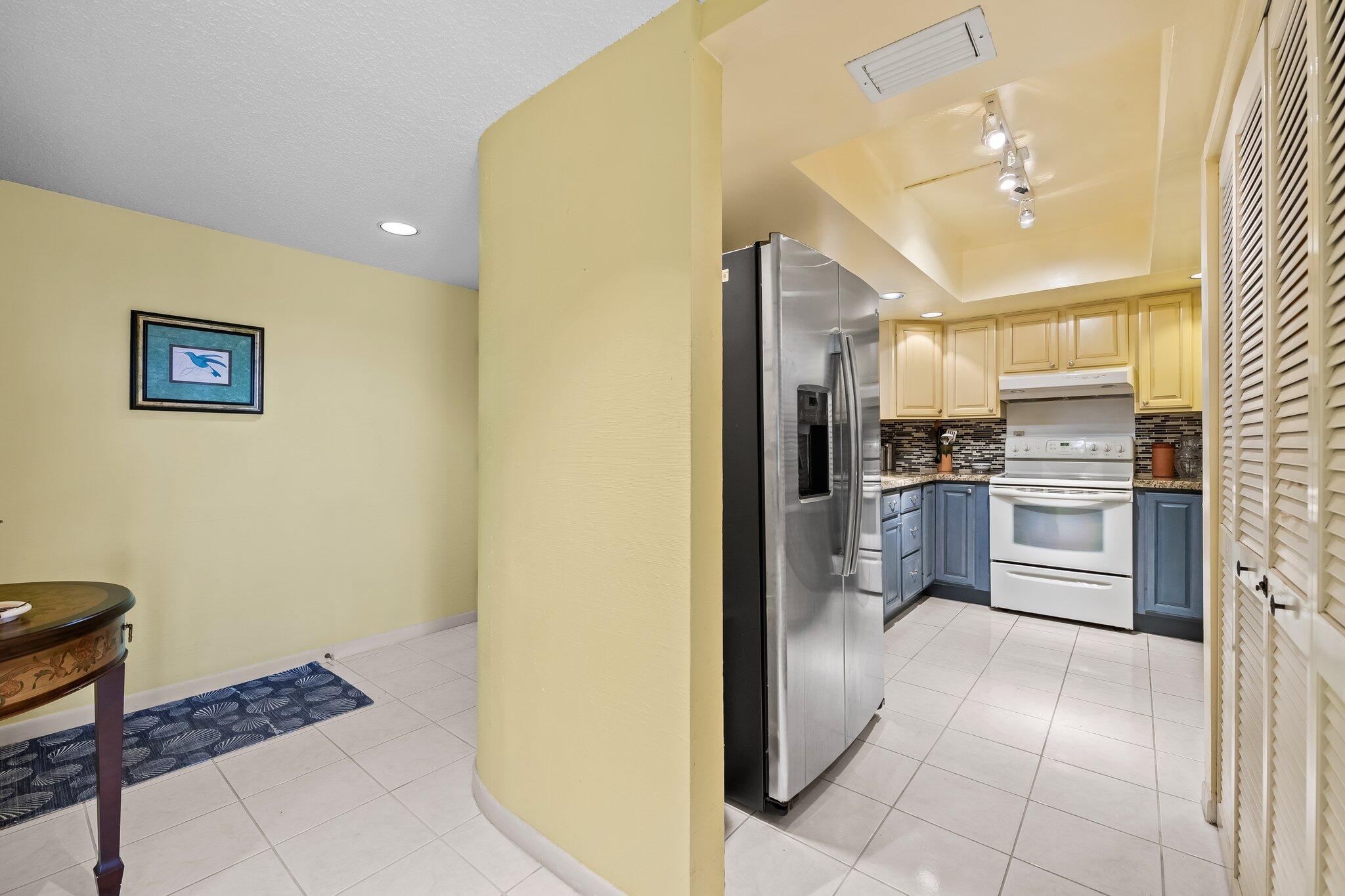 3930 Inverrary Boulevard 608-d Property Photo 8