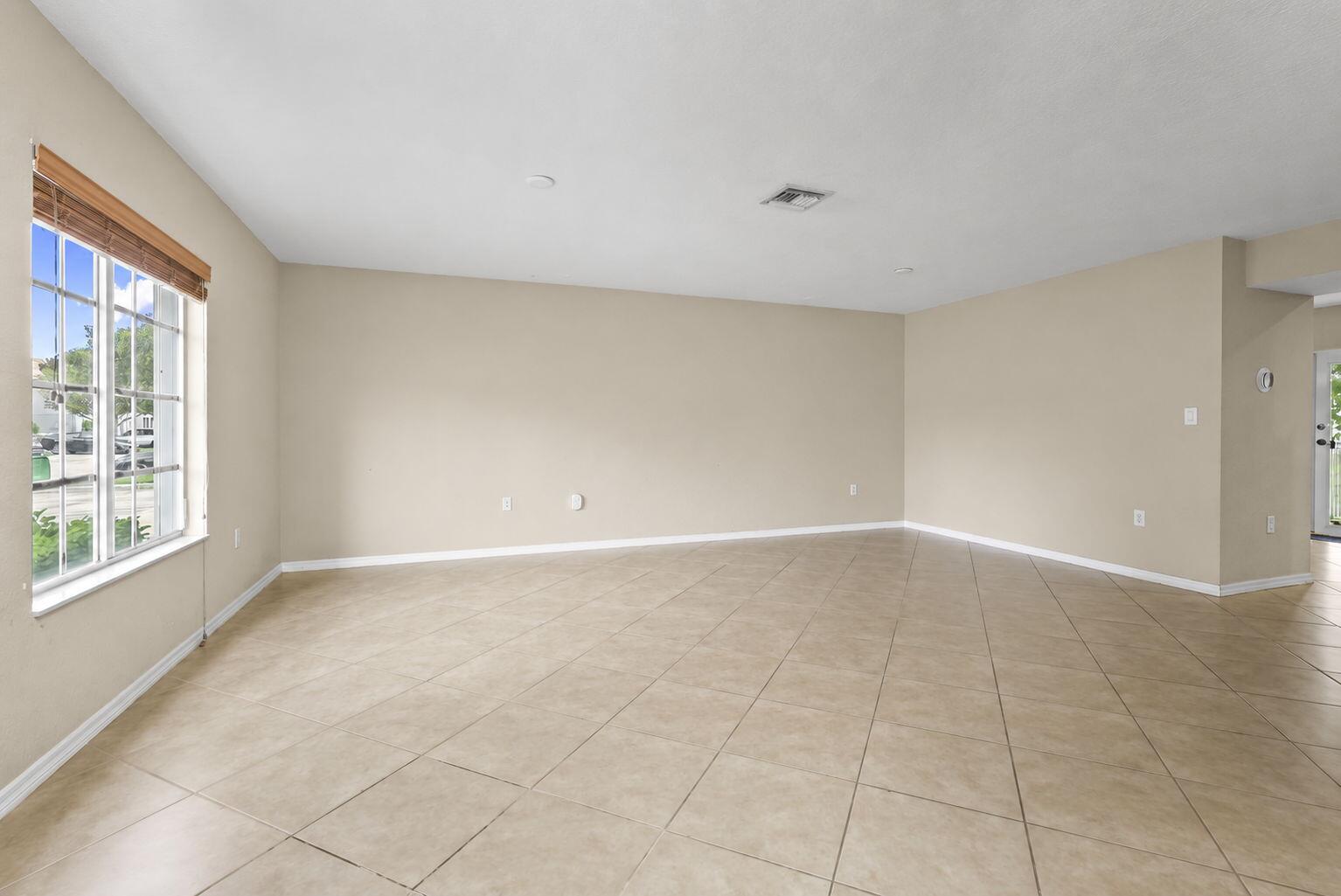 5963 Glasgow Way Property Photo 7