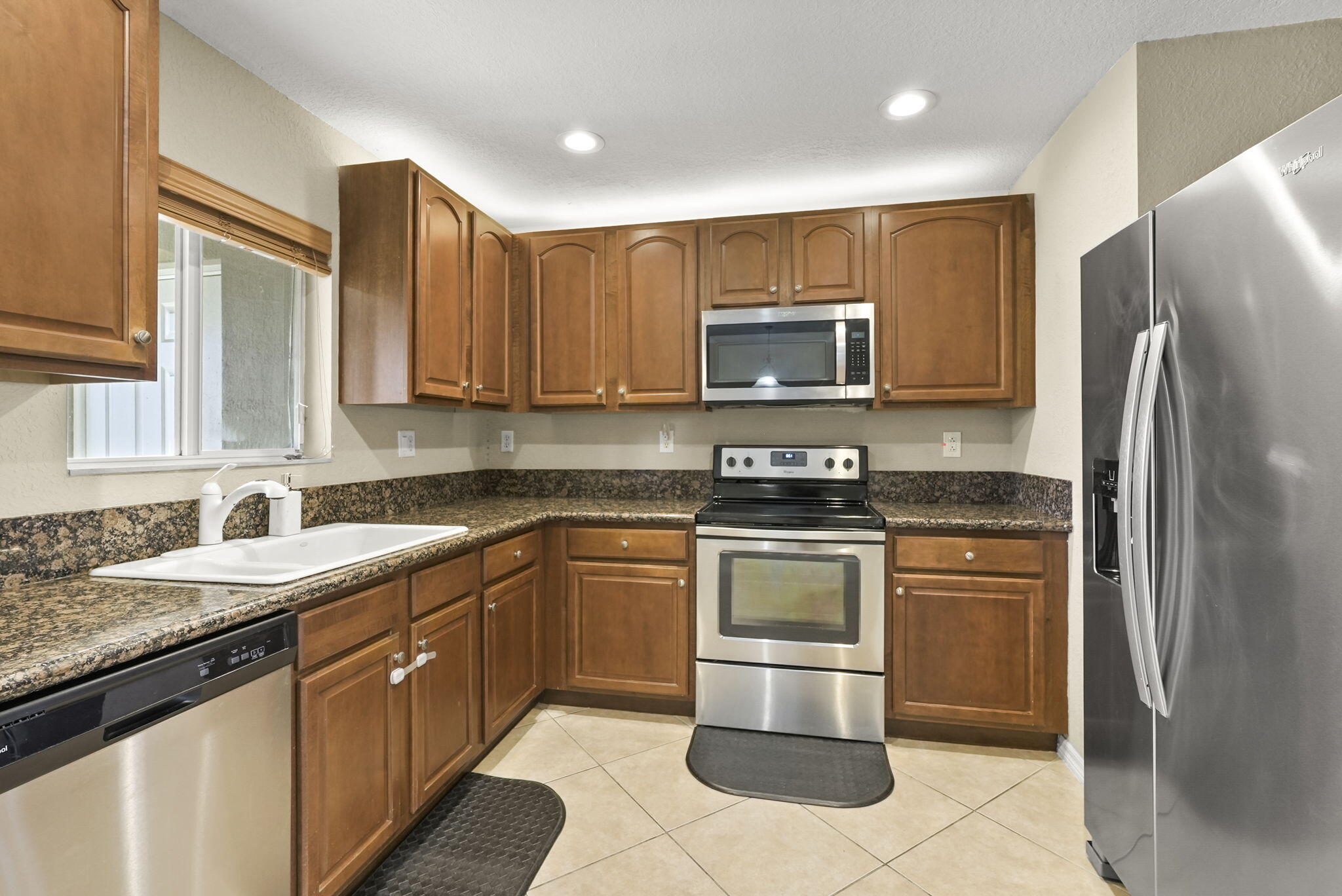 5963 Glasgow Way Property Photo 9