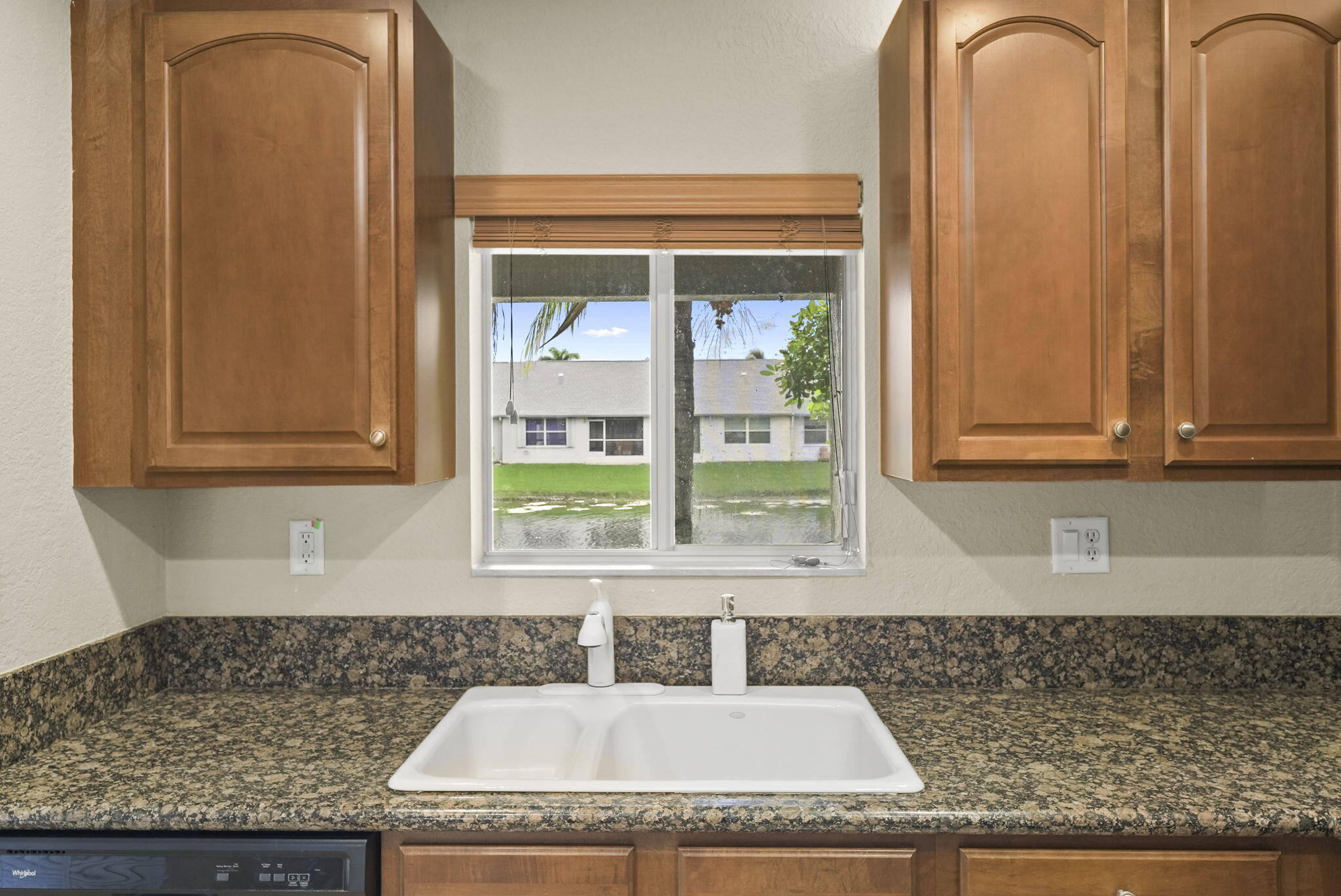 5963 Glasgow Way Property Photo 10