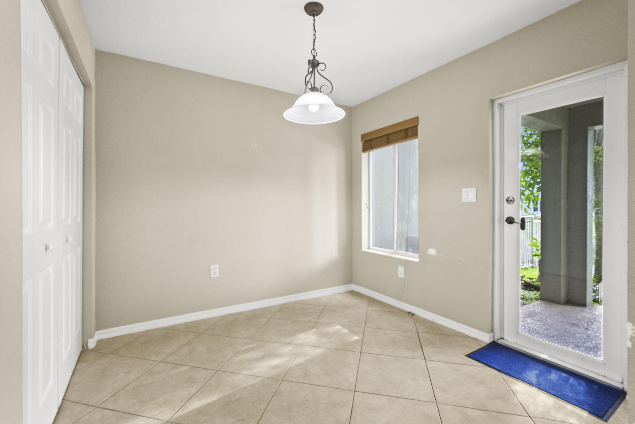 5963 Glasgow Way Property Photo 12