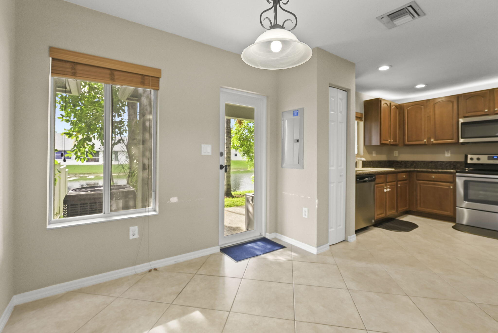5963 Glasgow Way Property Photo 13