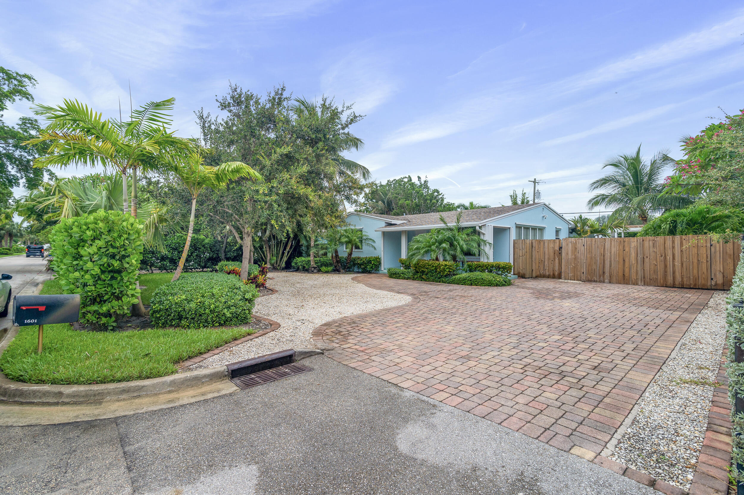 1601 S PALMWAY Property Photo 1
