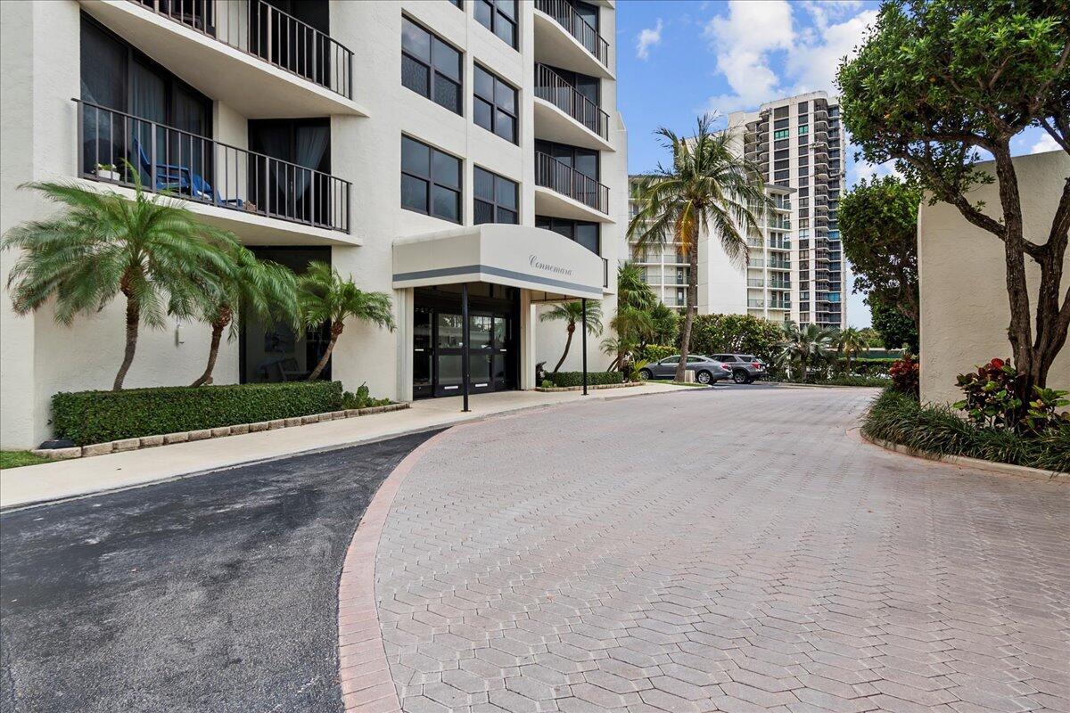 5420 N Ocean Drive 604 Property Photo 4