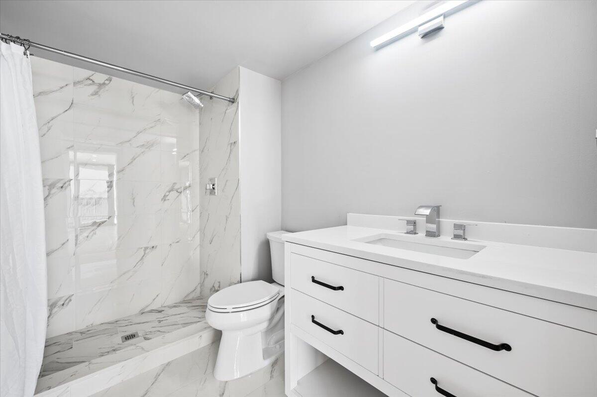 5420 N Ocean Drive 604 Property Photo 17