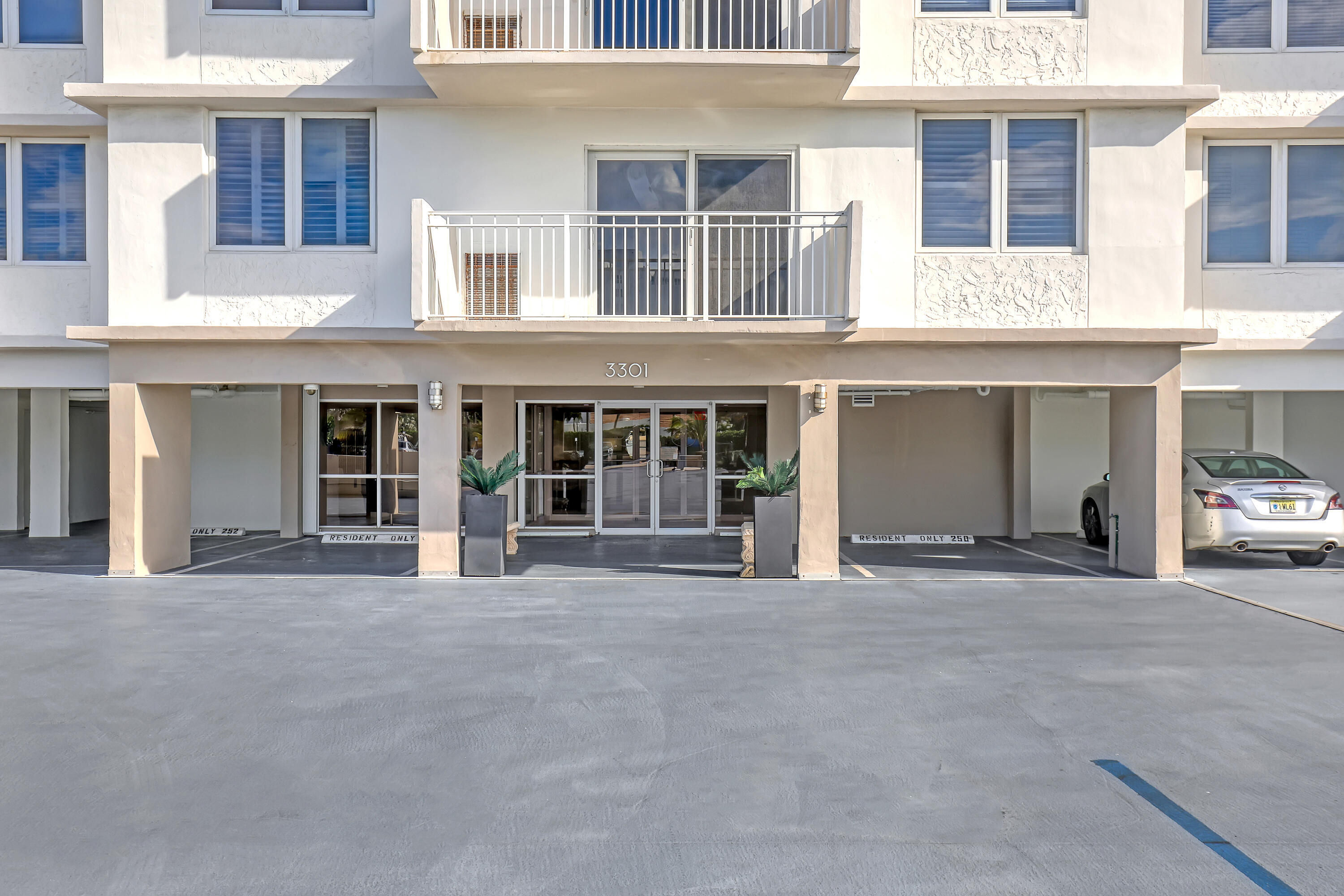 3301 S Ocean Boulevard 905 Property Photo 4