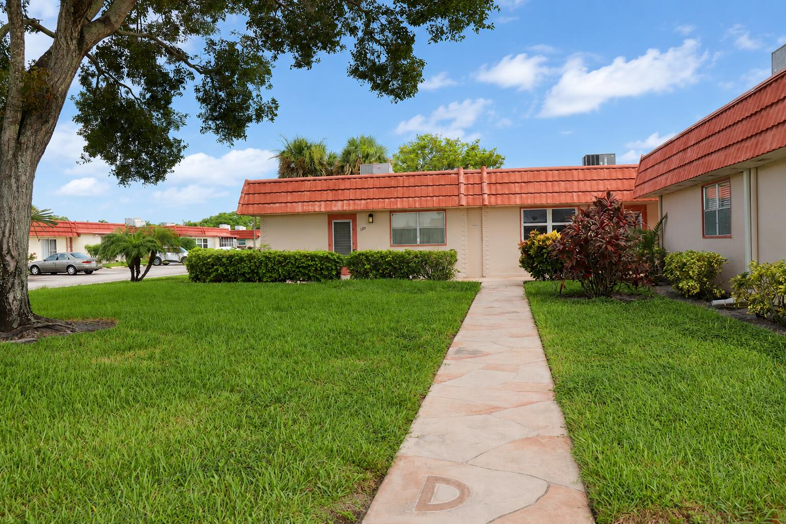 120 Seville D Property Photo 1