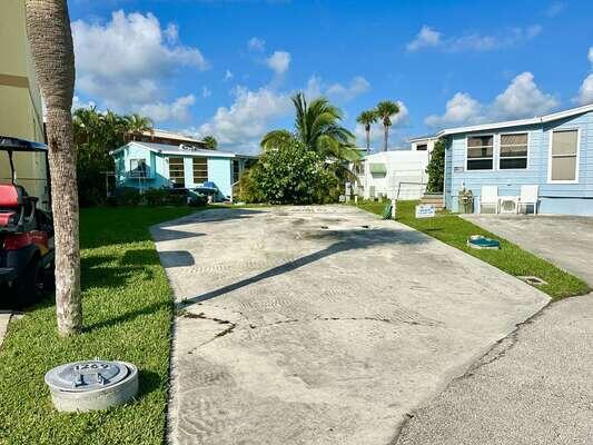 1269 NETTLES Boulevard Property Photo 1