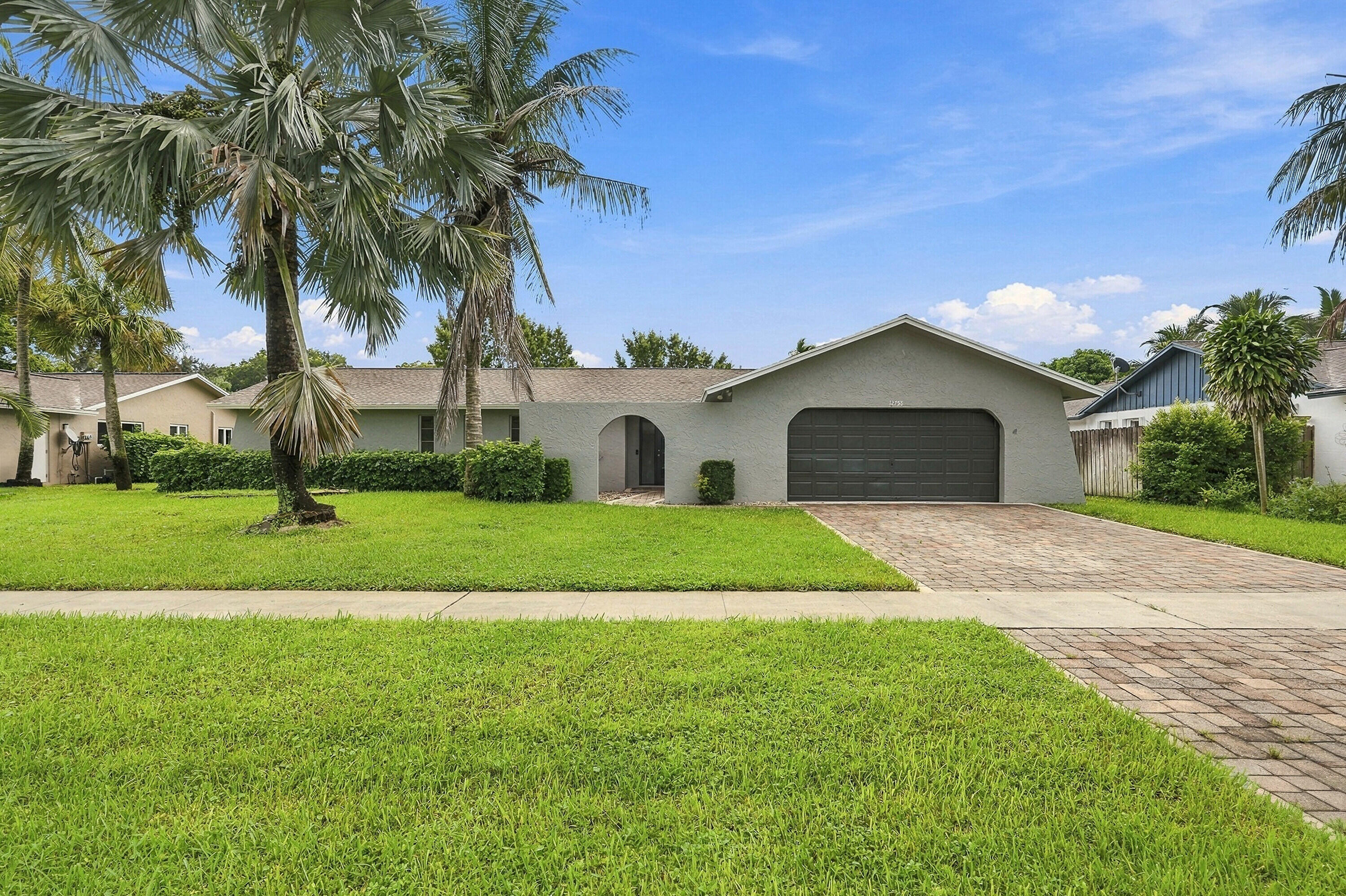 12758 Guilford Circle Property Photo 1