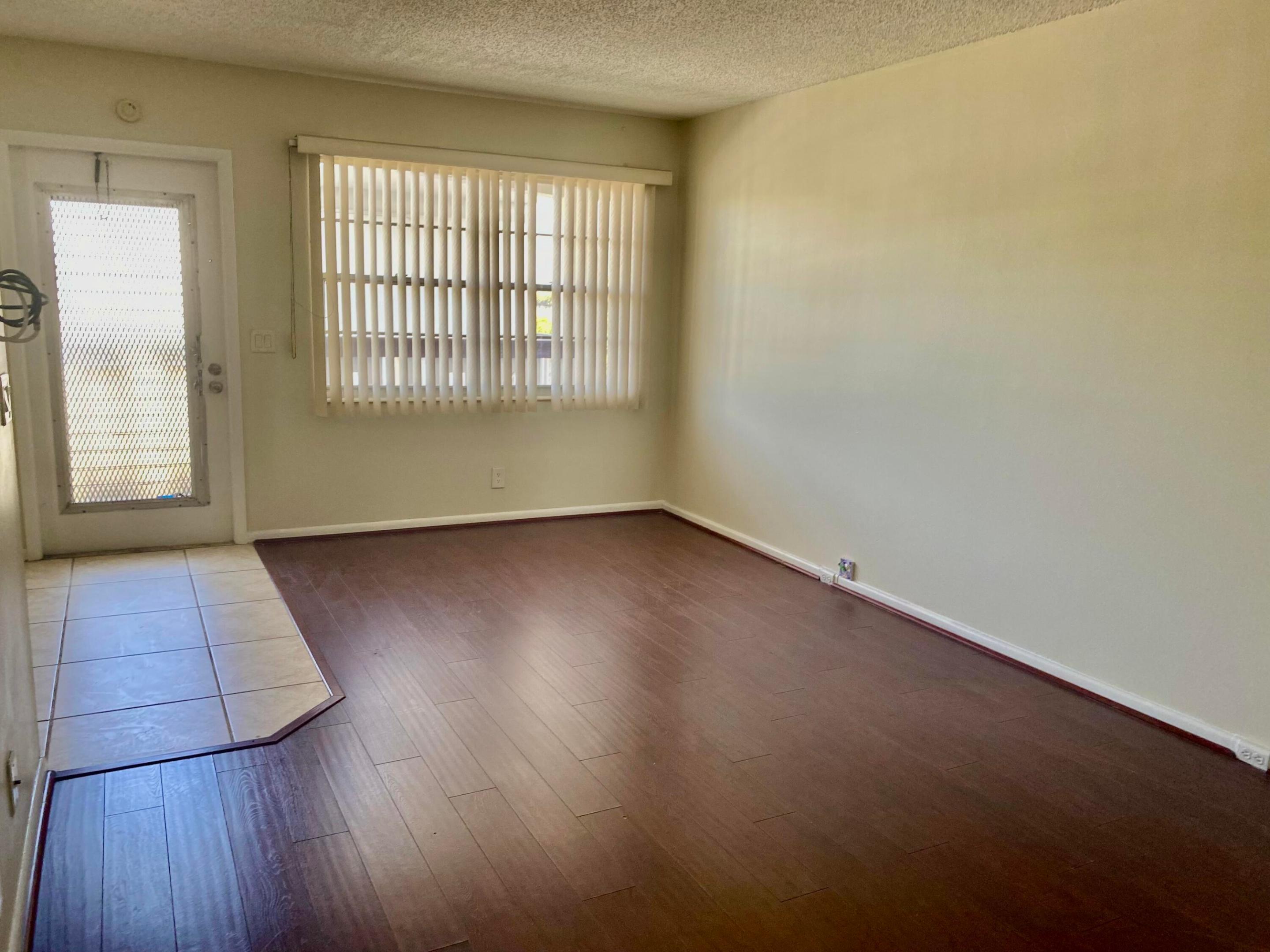 4052 Hythe C Property Photo 5