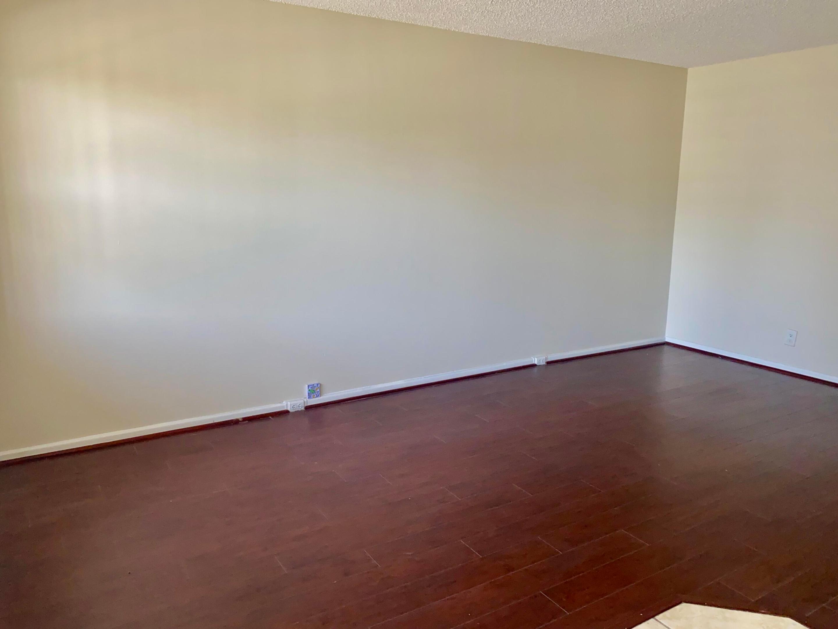 4052 Hythe C Property Photo 6
