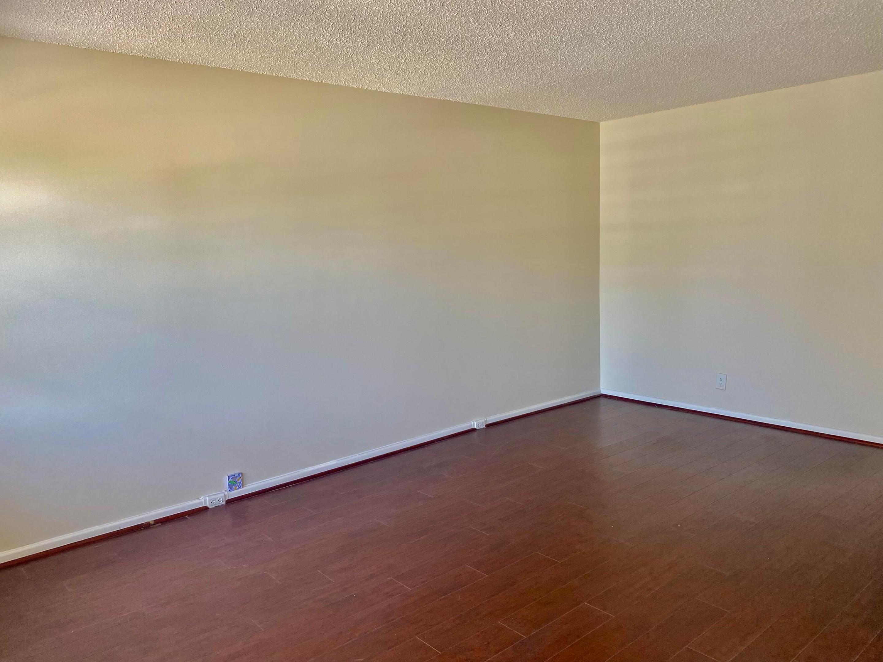 4052 Hythe C Property Photo 7