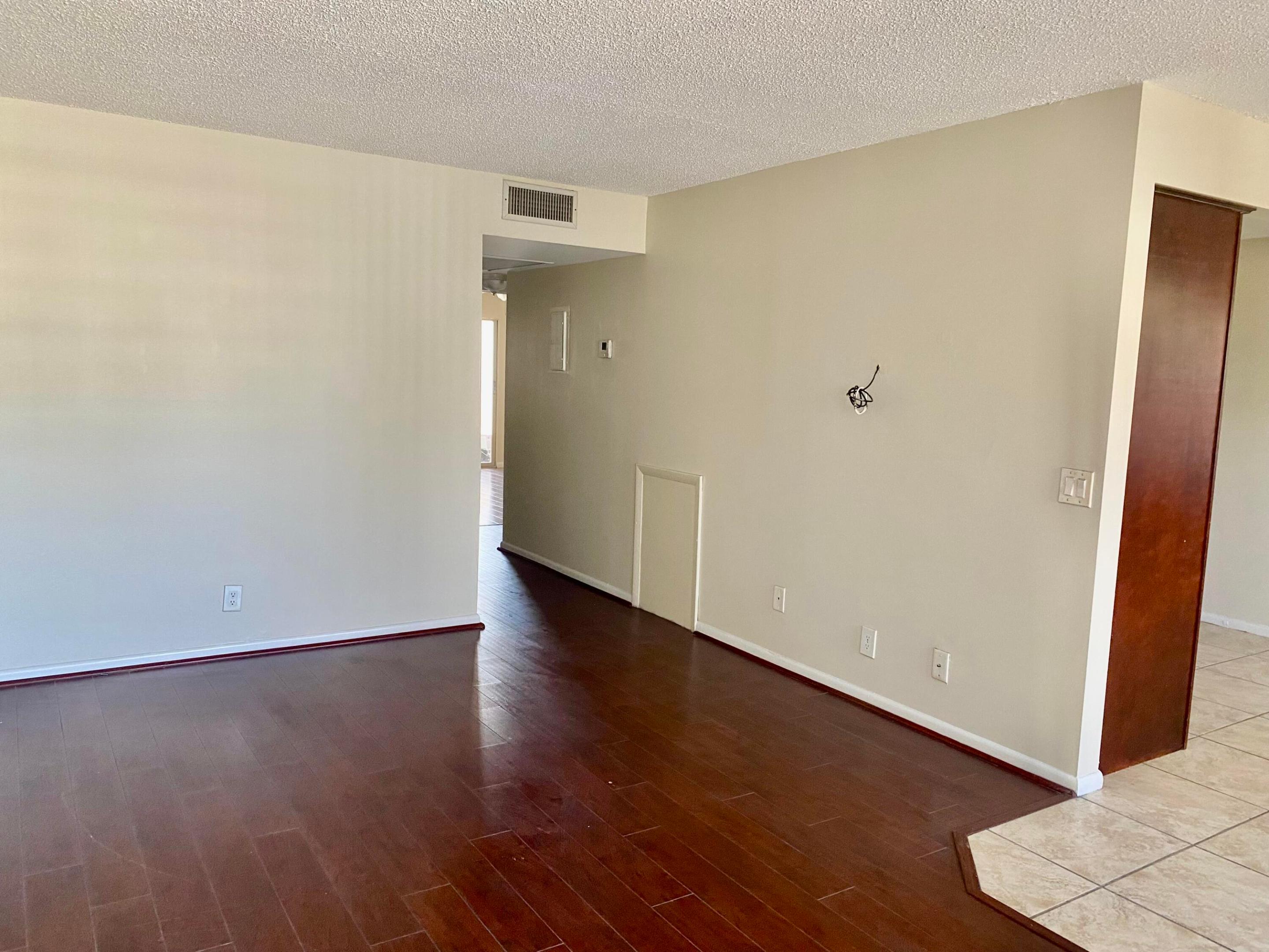 4052 Hythe C Property Photo 8