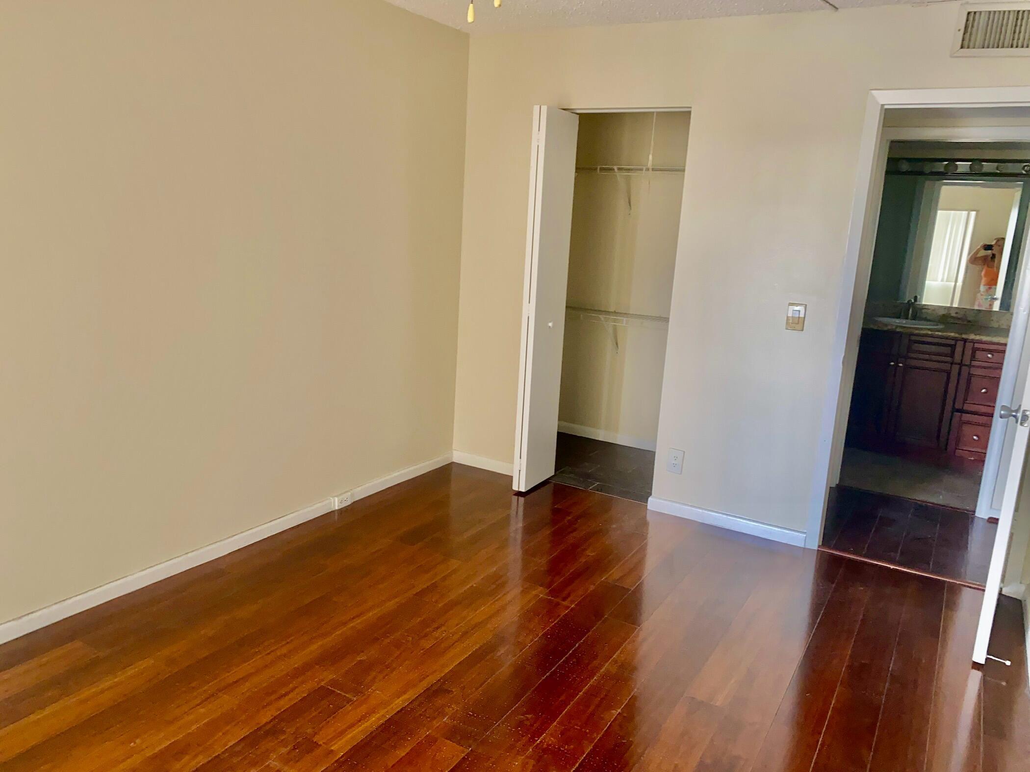 4052 Hythe C Property Photo 17