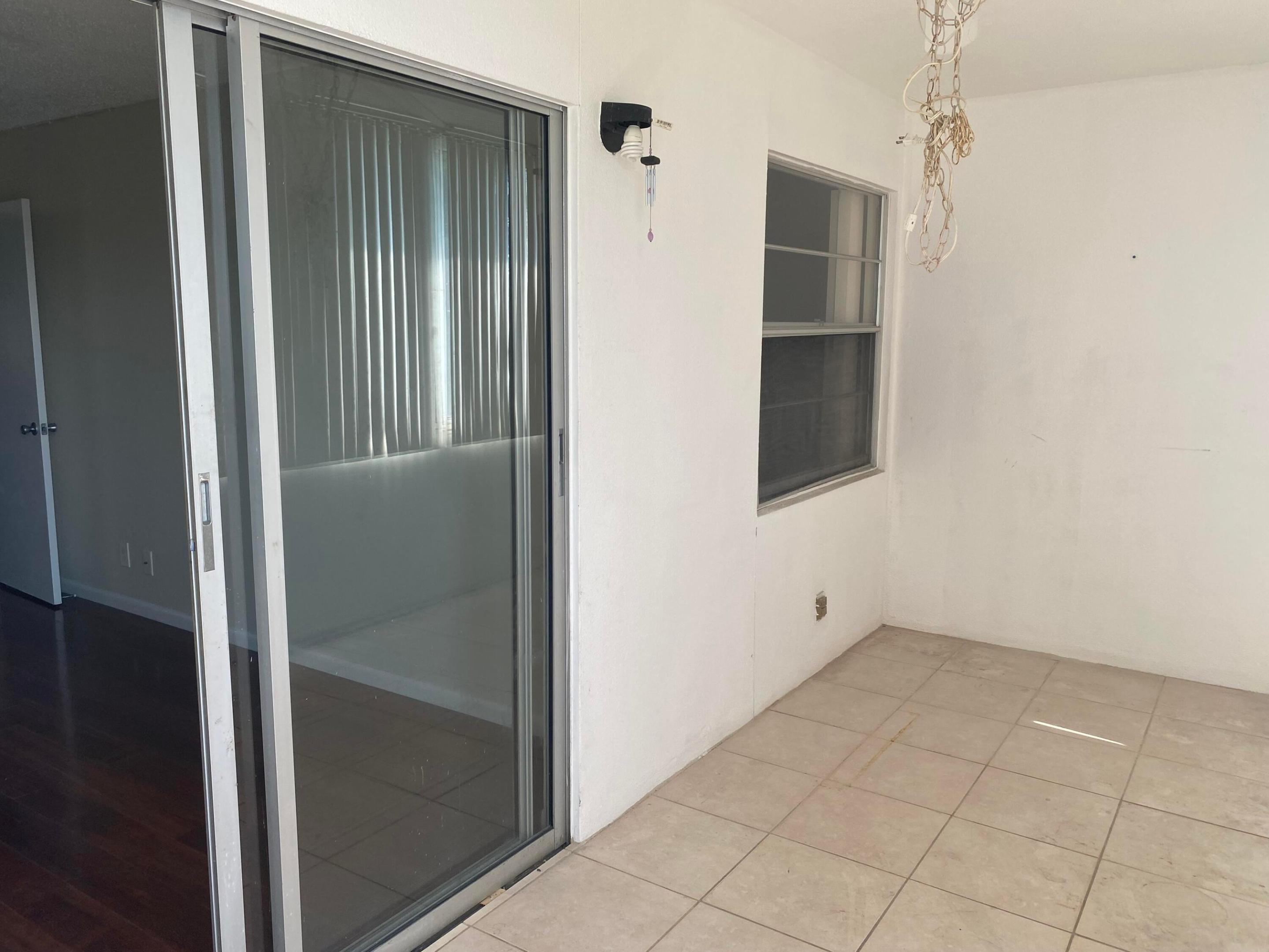 4052 Hythe C Property Photo 18
