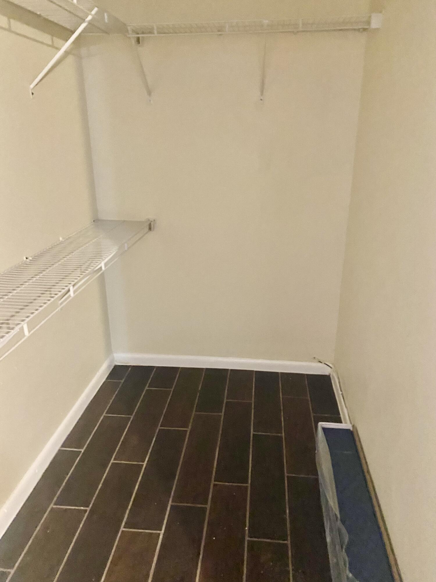4052 Hythe C Property Photo 20