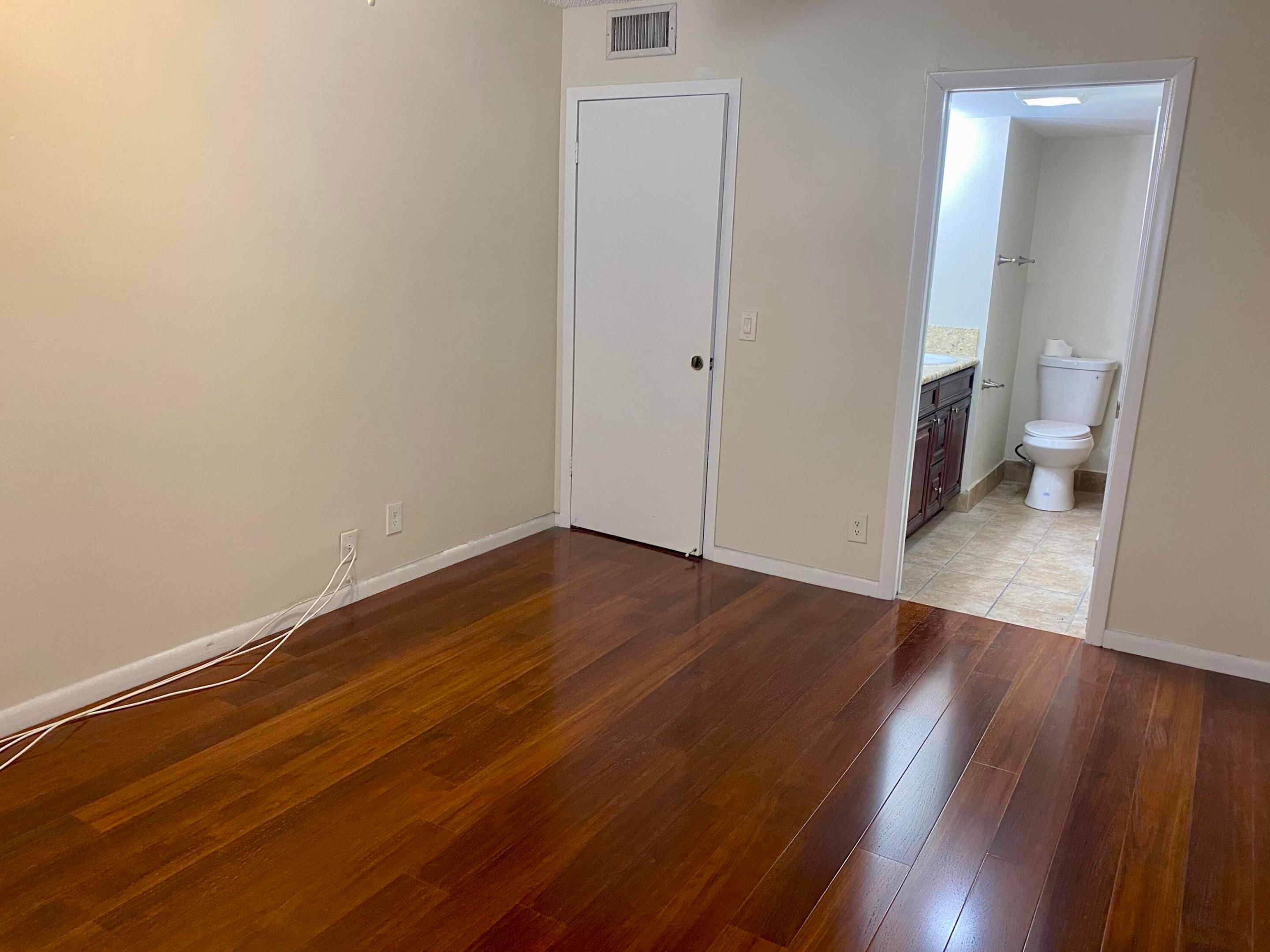 4052 Hythe C Property Photo 28