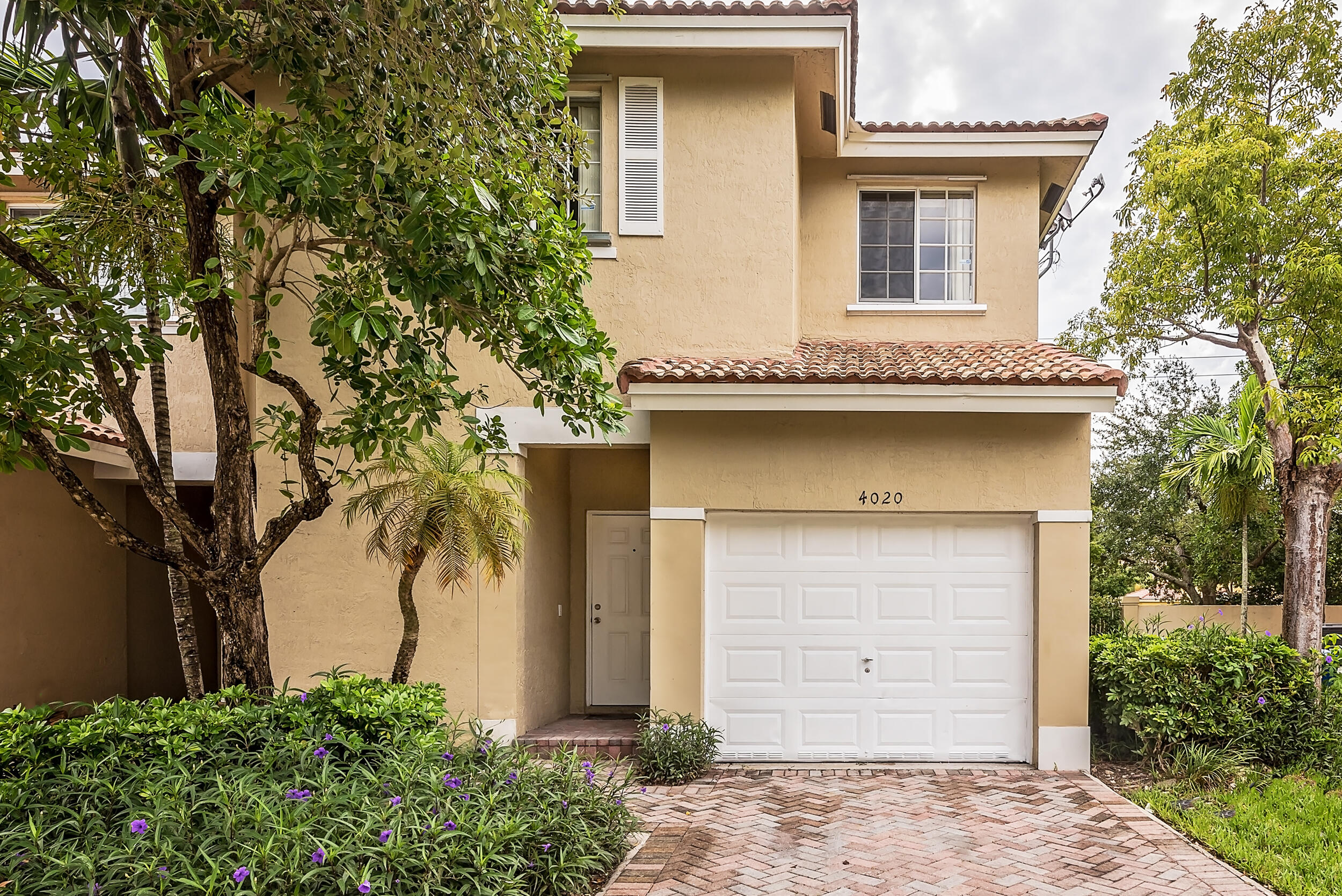4020 NW 90th Way Property Photo 1