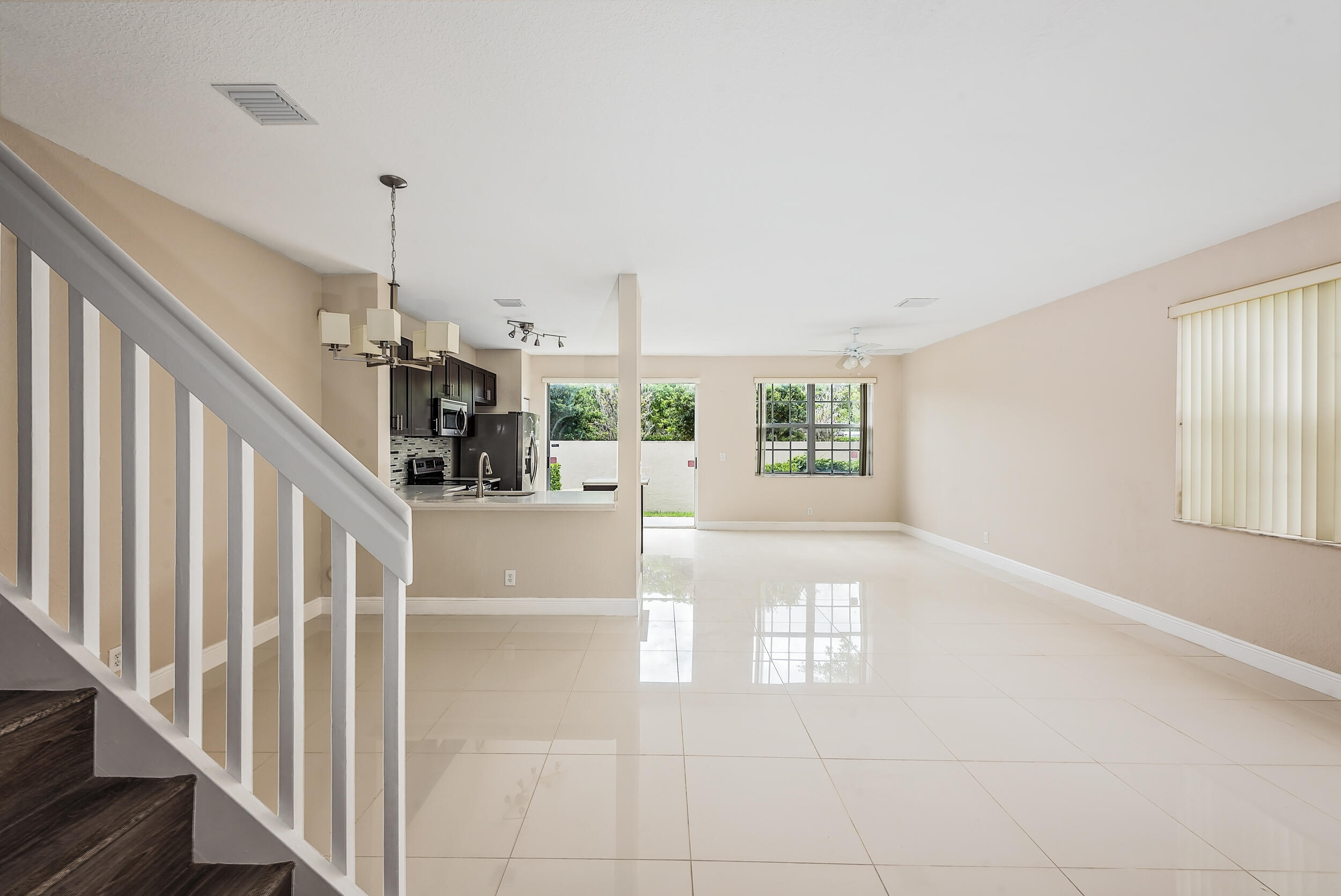 4020 Nw 90th Way Property Photo 3