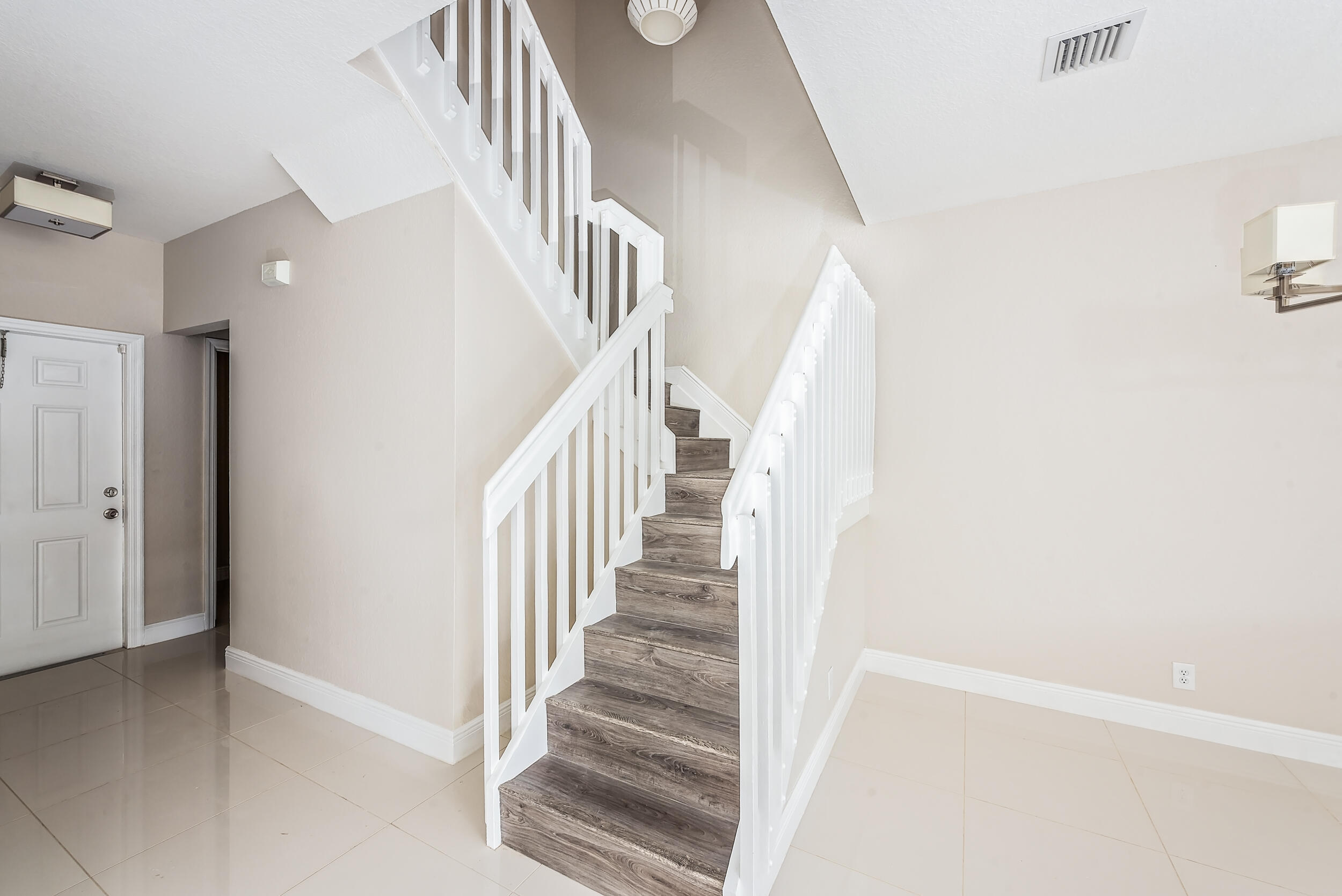 4020 Nw 90th Way Property Photo 4