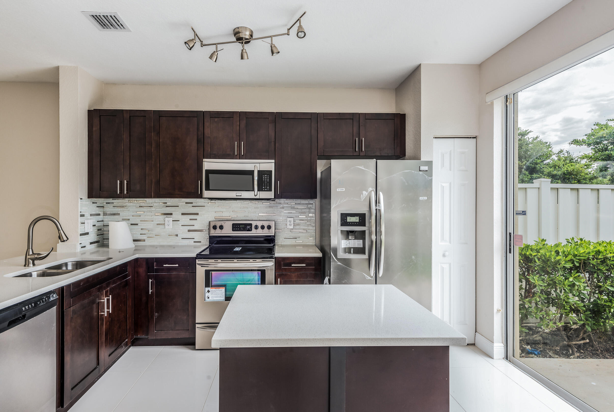 4020 Nw 90th Way Property Photo 10