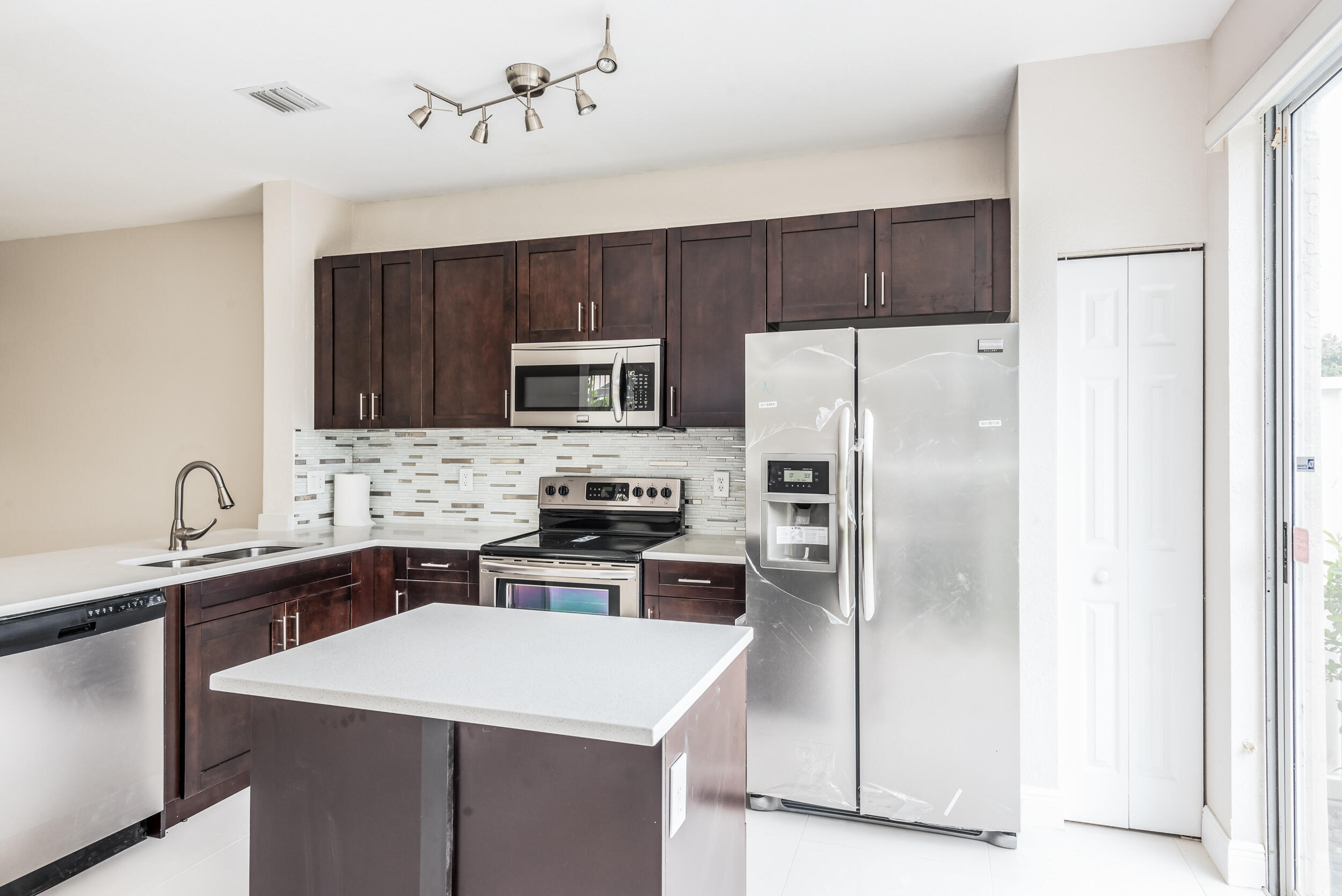 4020 Nw 90th Way Property Photo 11