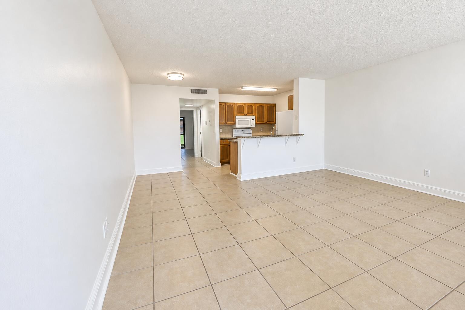 1604 Meadows Circle W Property Photo 4