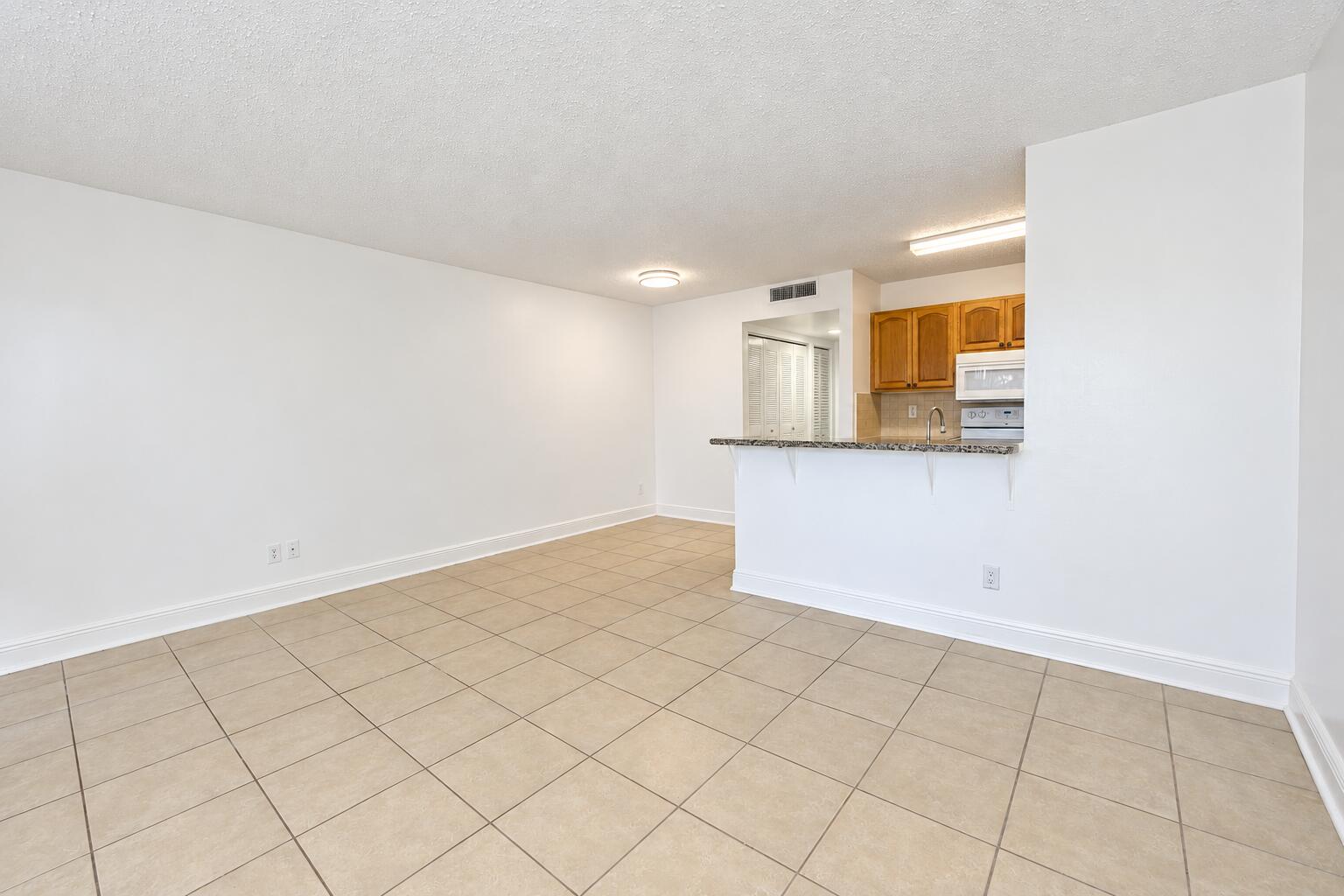 1604 Meadows Circle W Property Photo 6