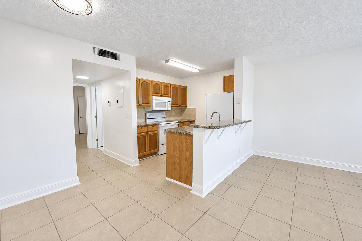 1604 Meadows Circle W Property Photo 7