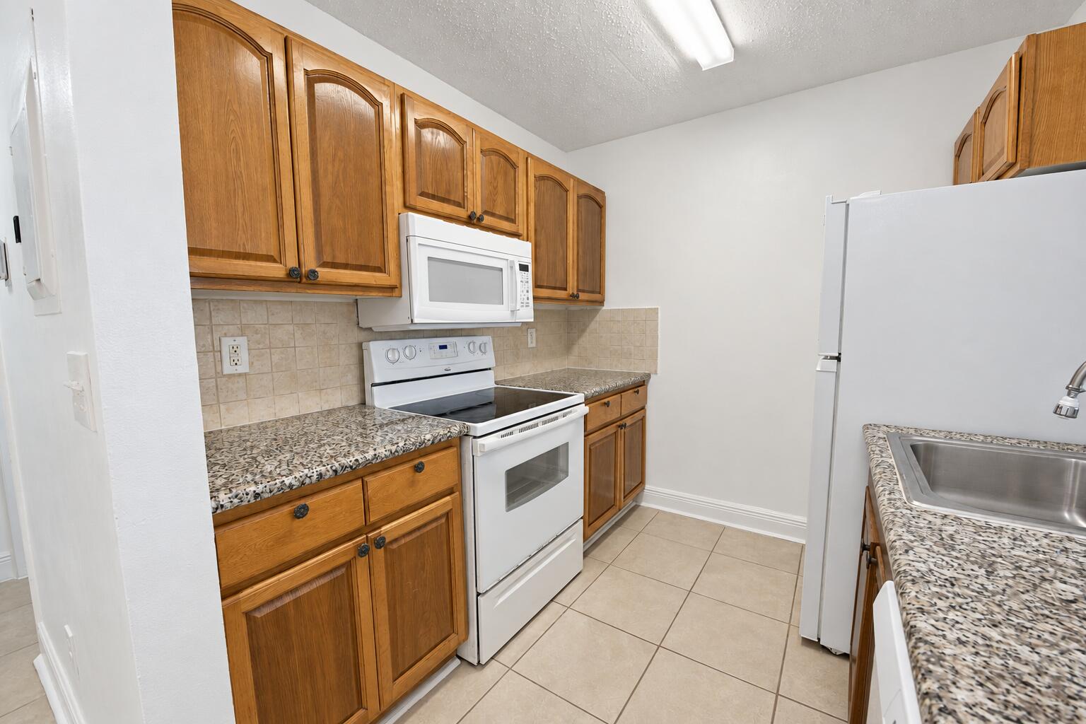 1604 Meadows Circle W Property Photo 8