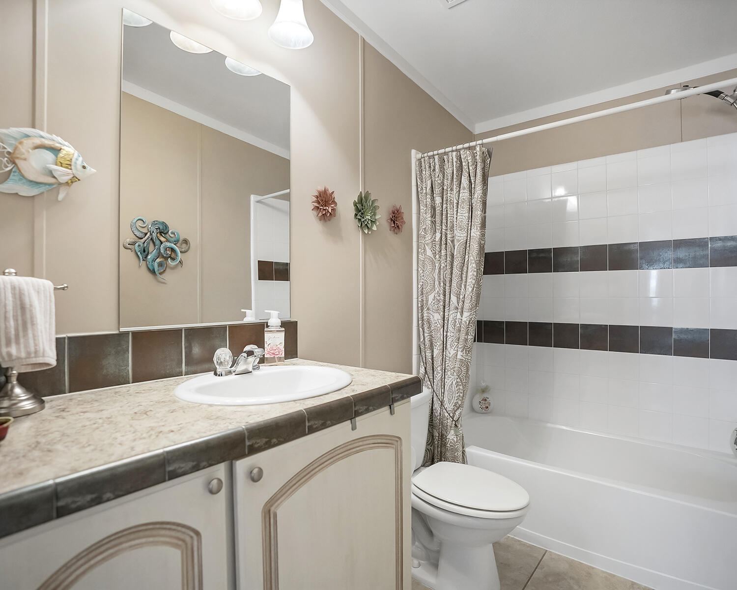 5420 Lagoon Drive Property Photo 9