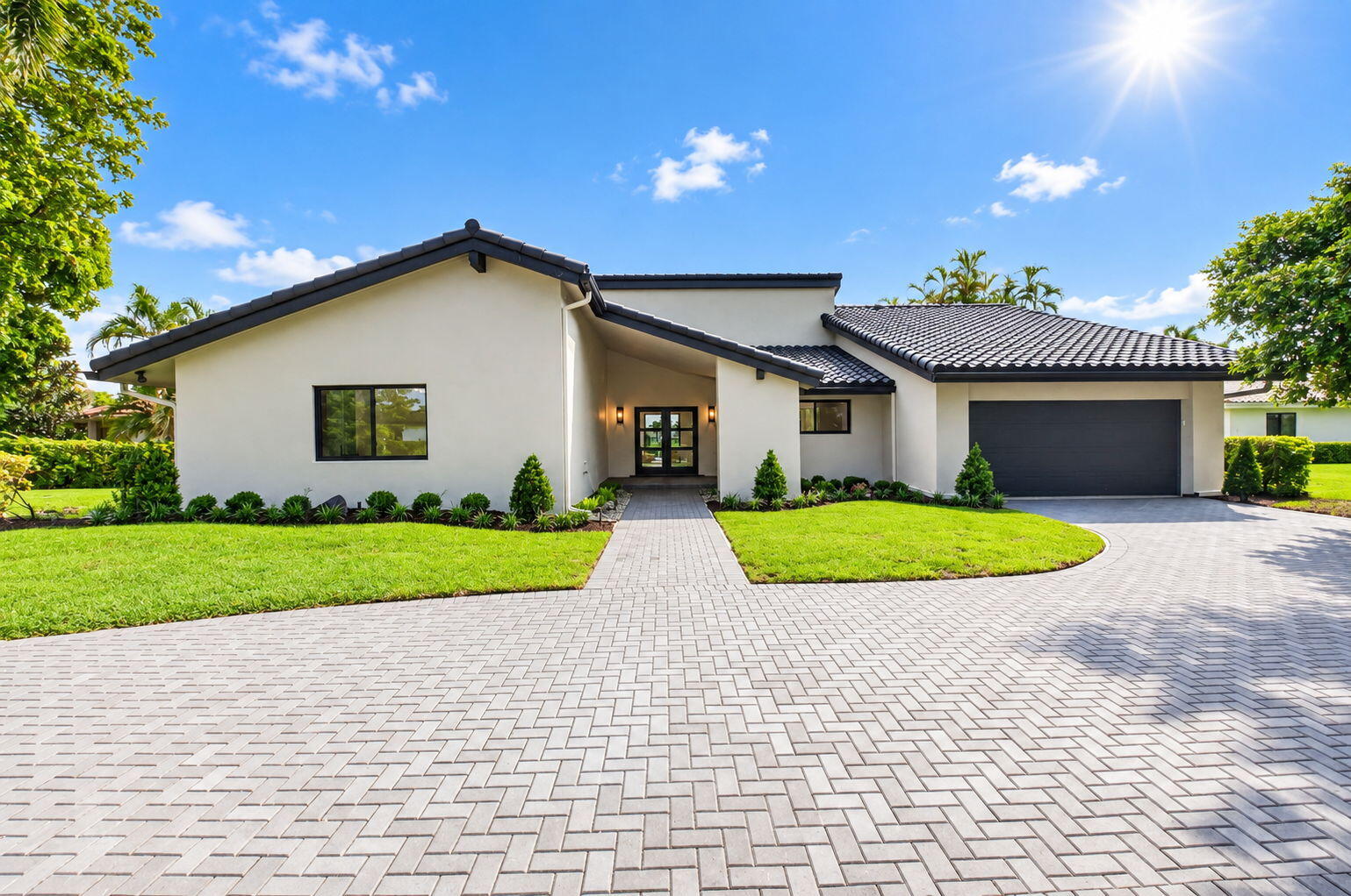 5107 Pineview Circle Property Photo 3