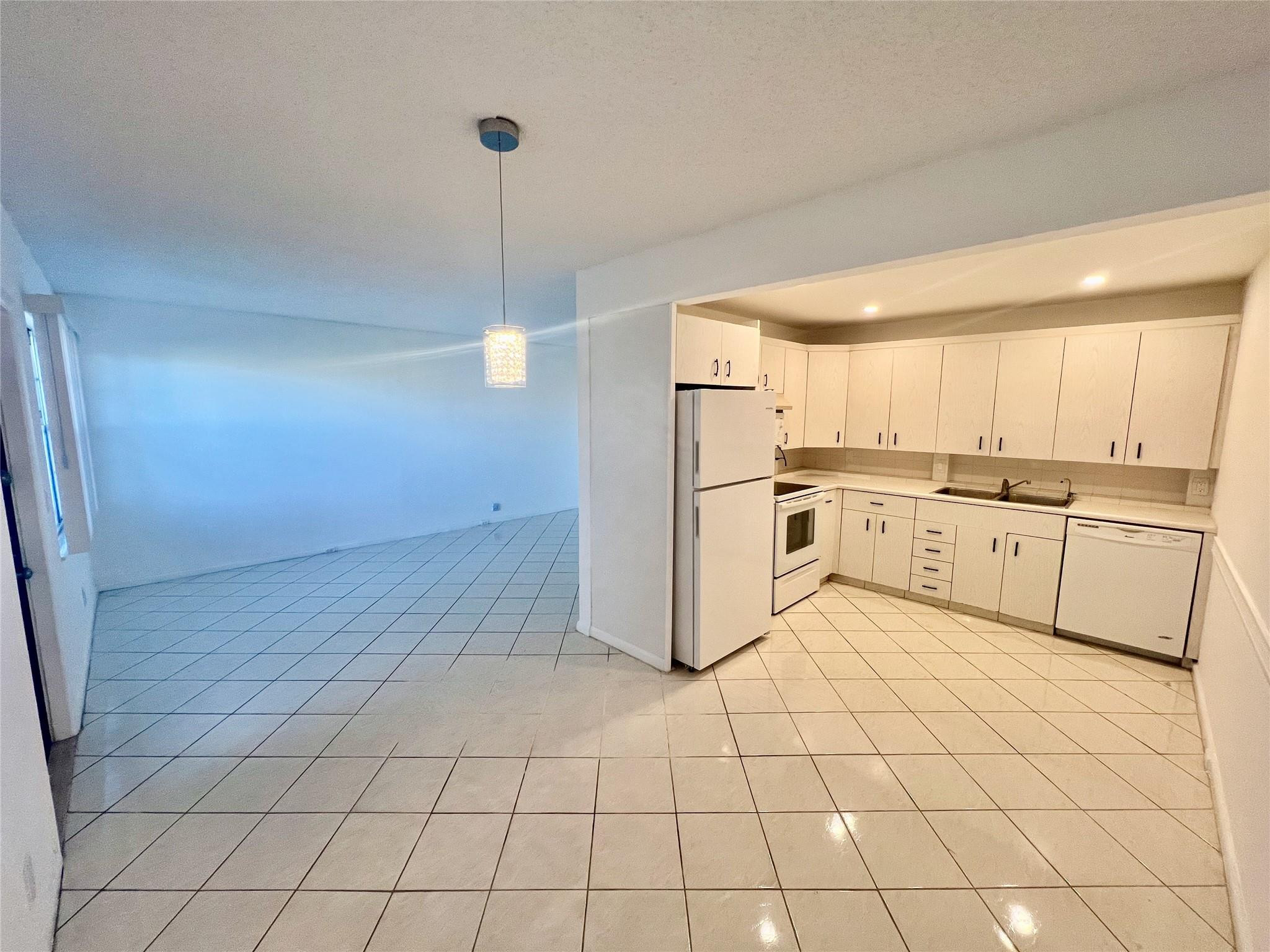 3002 Newcastle A Property Photo 3