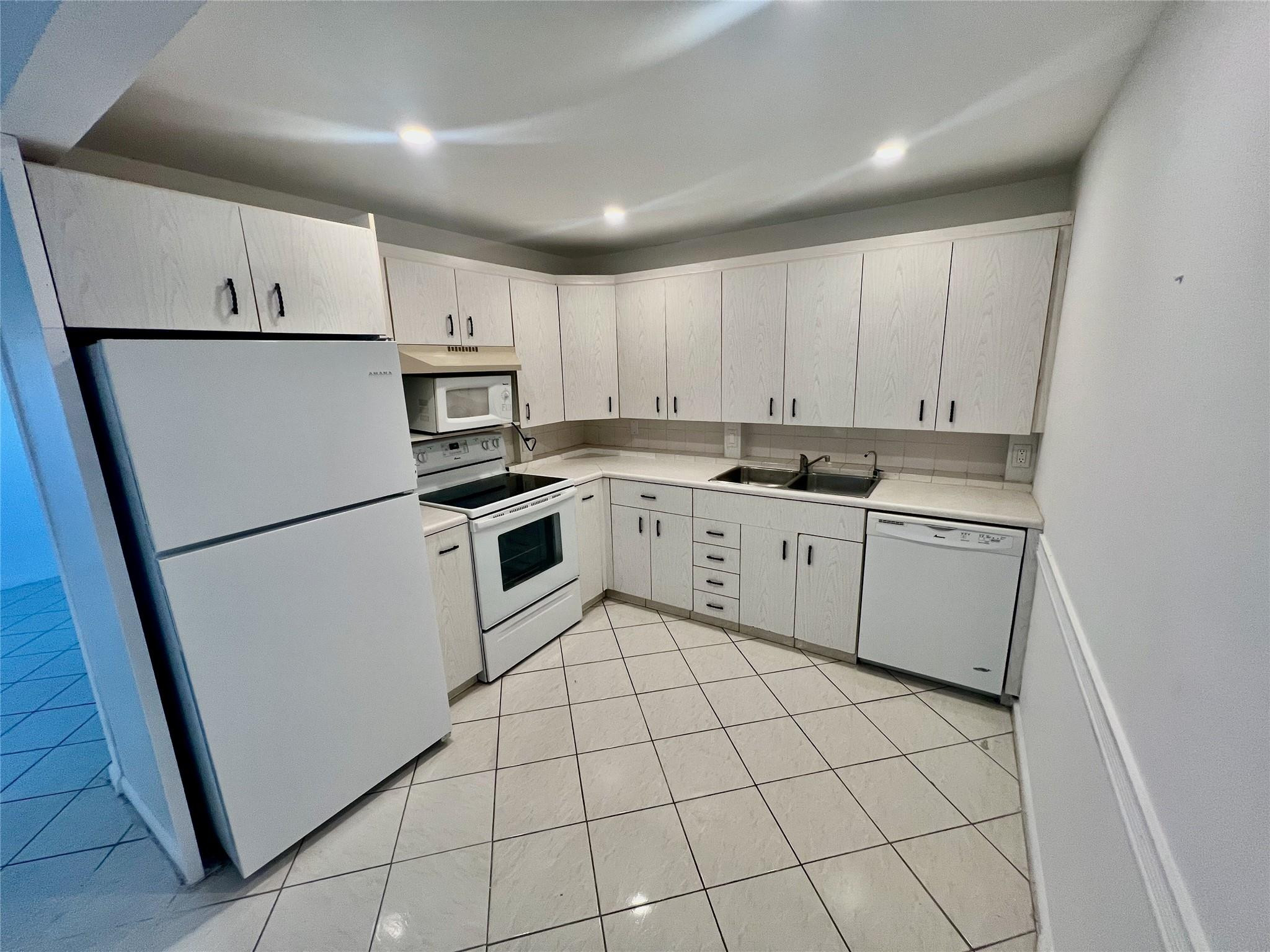 3002 Newcastle A Property Photo 4