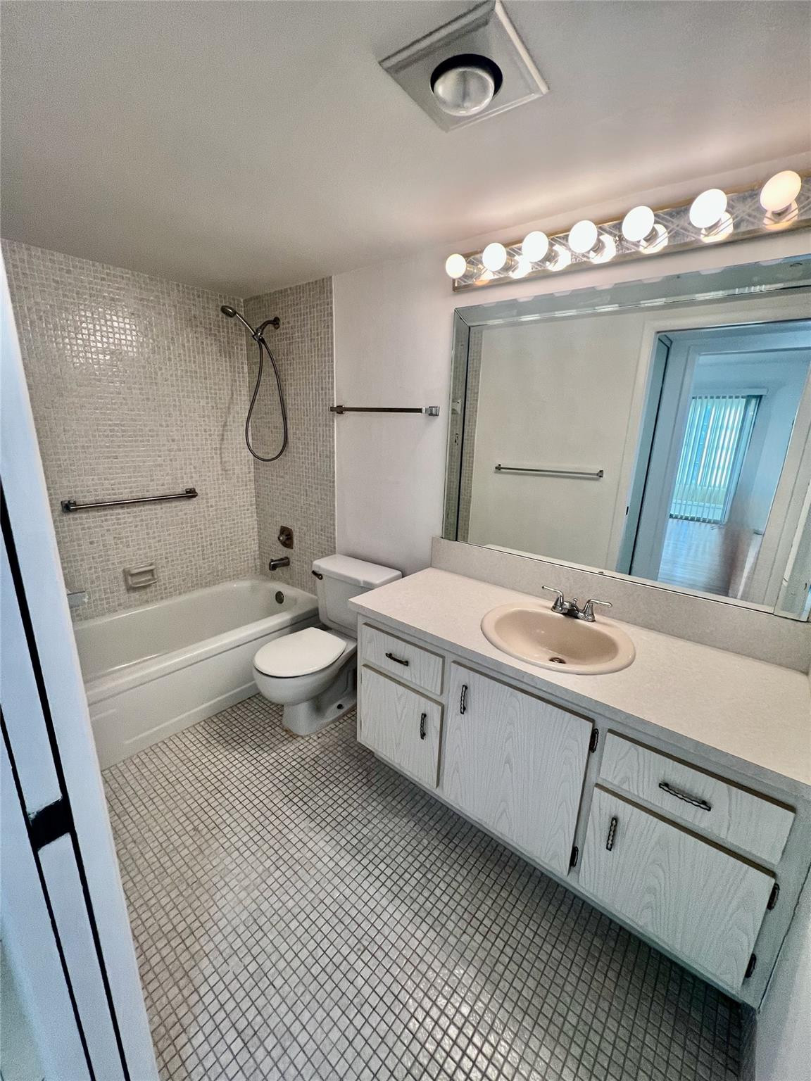 3002 Newcastle A Property Photo 12