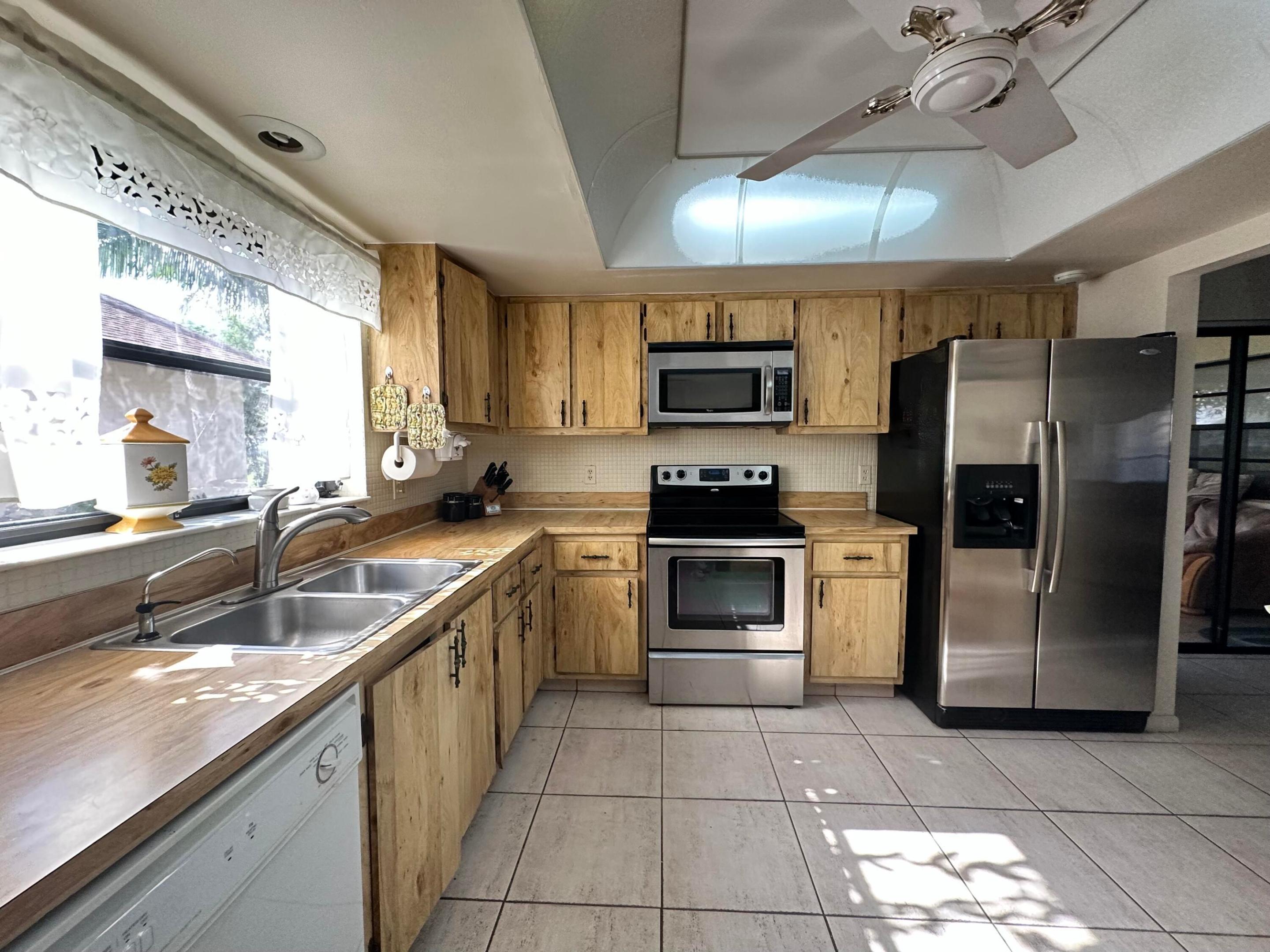 6273 Tall Cypress Circle Property Photo 4