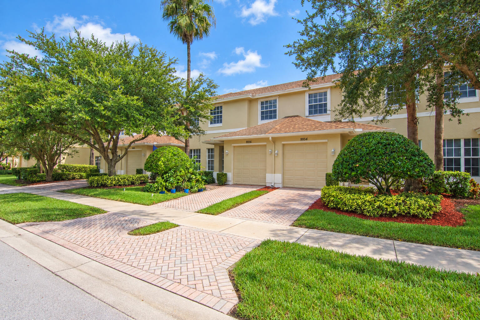 9954 E Villa Circle Property Photo 1