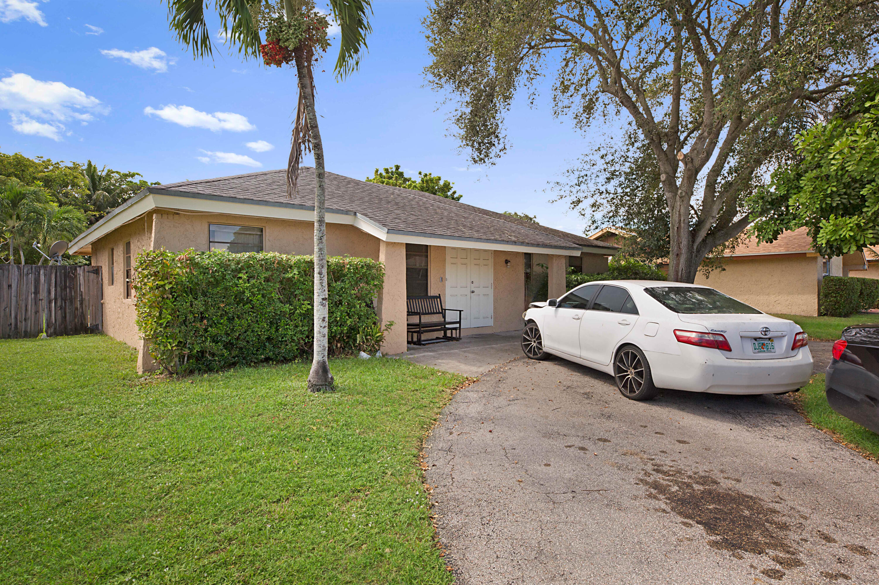 1204 Sw 74th Avenue Property Photo 1