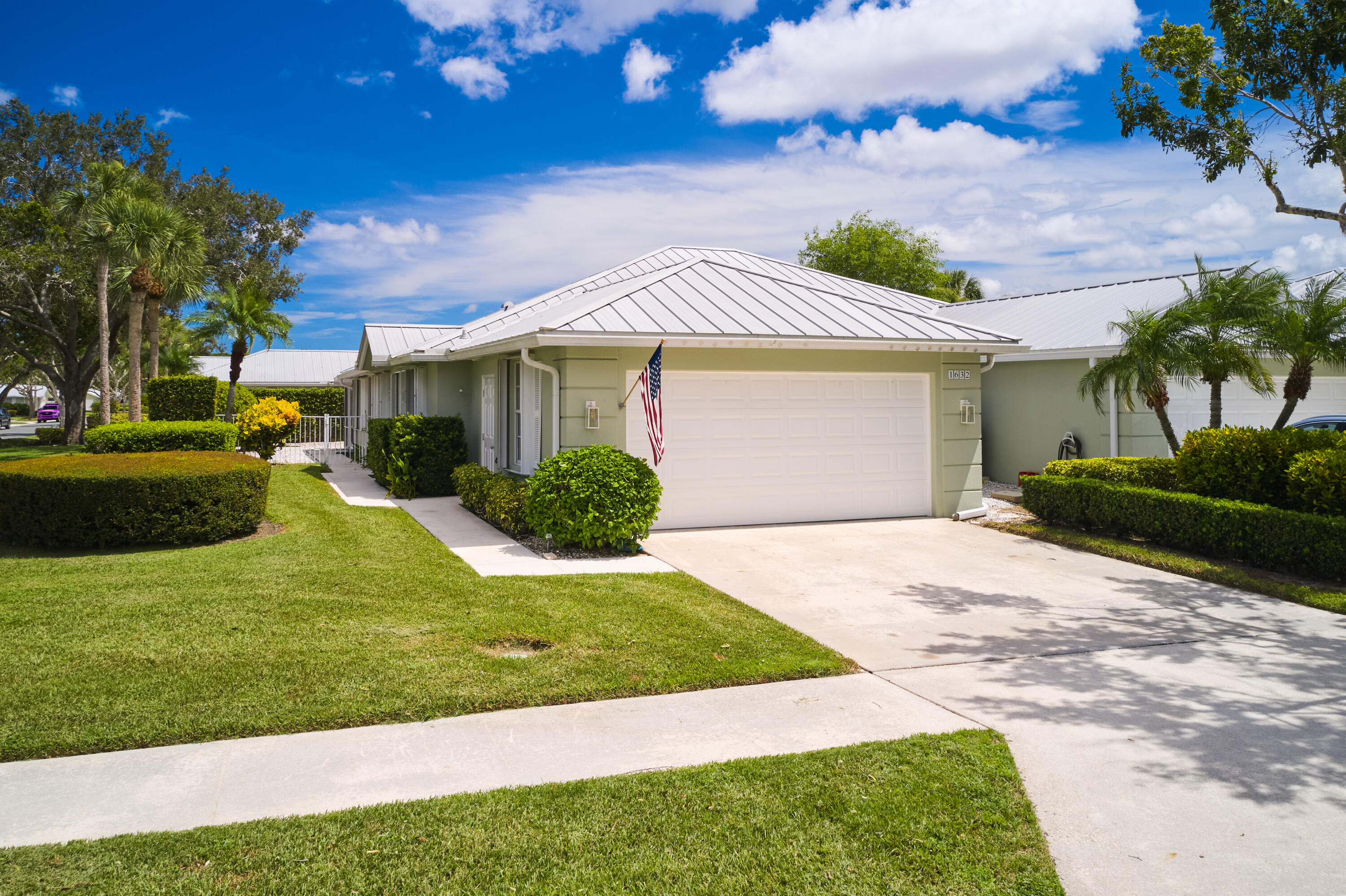 1632 Sw Waterfall Boulevard Property Photo 1